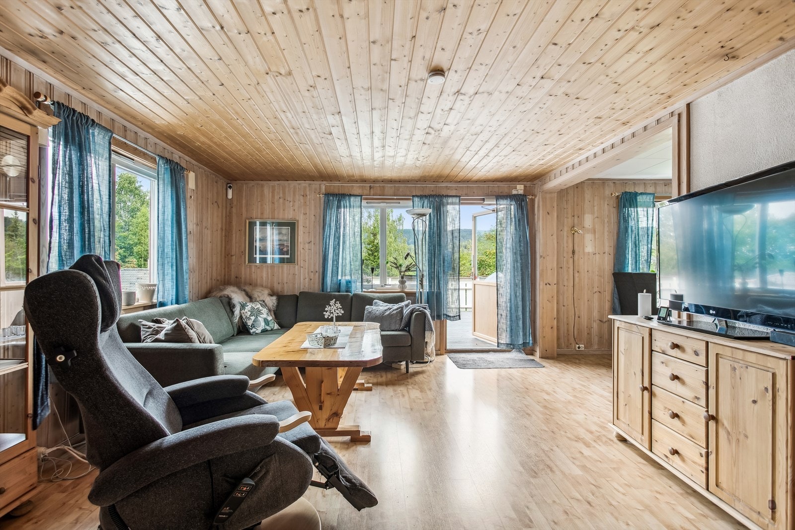 Utgang fra stuen til terrassen. Galleribilde