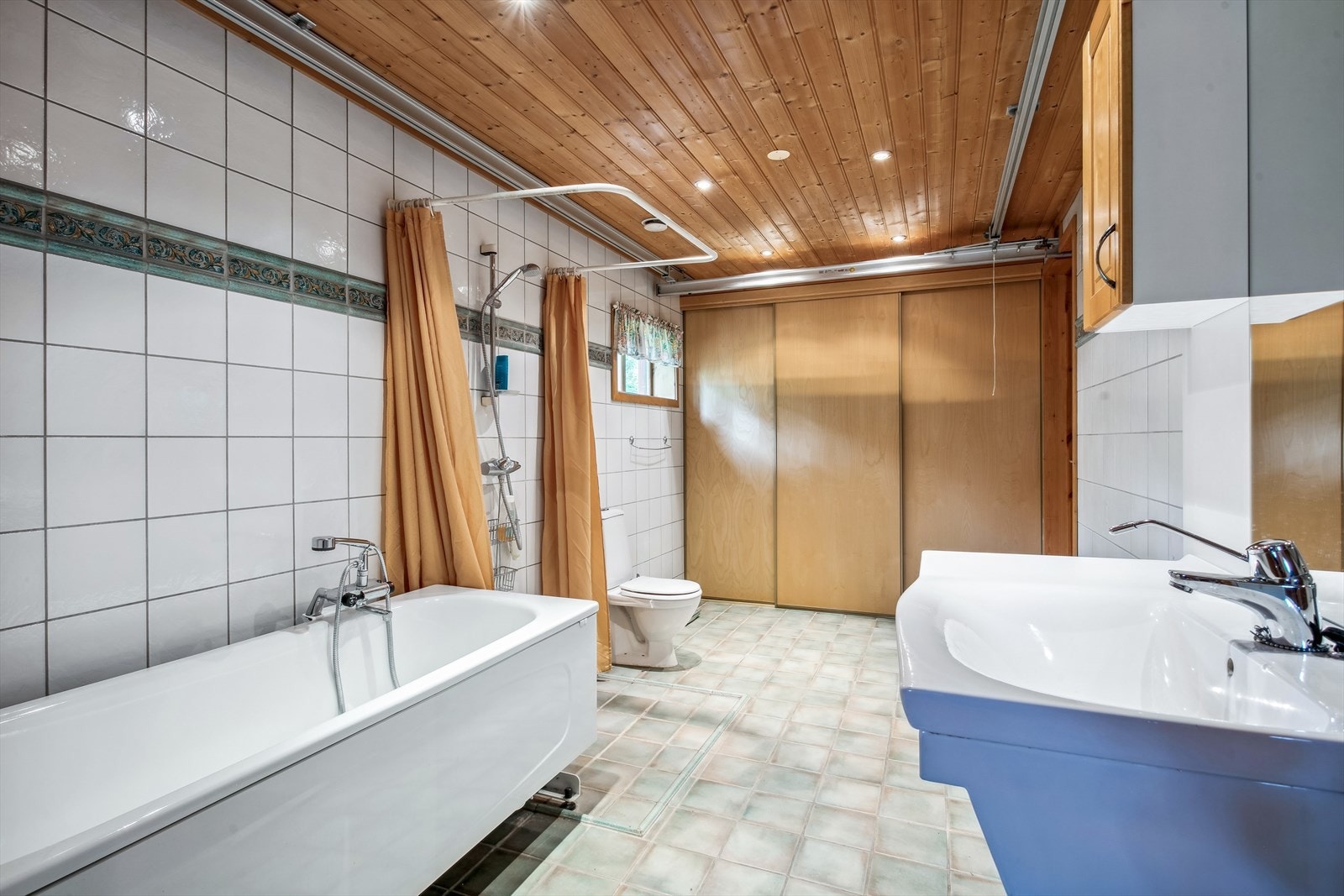 Badet Galleribilde