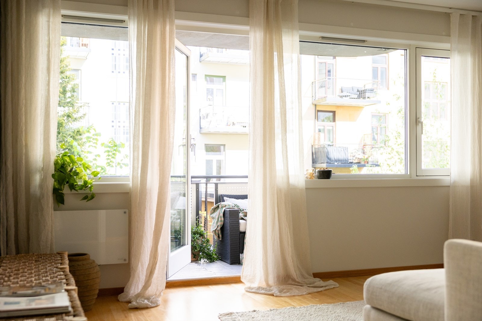 Fra stuen er det utgang til den store og herlige balkongen Galleribilde