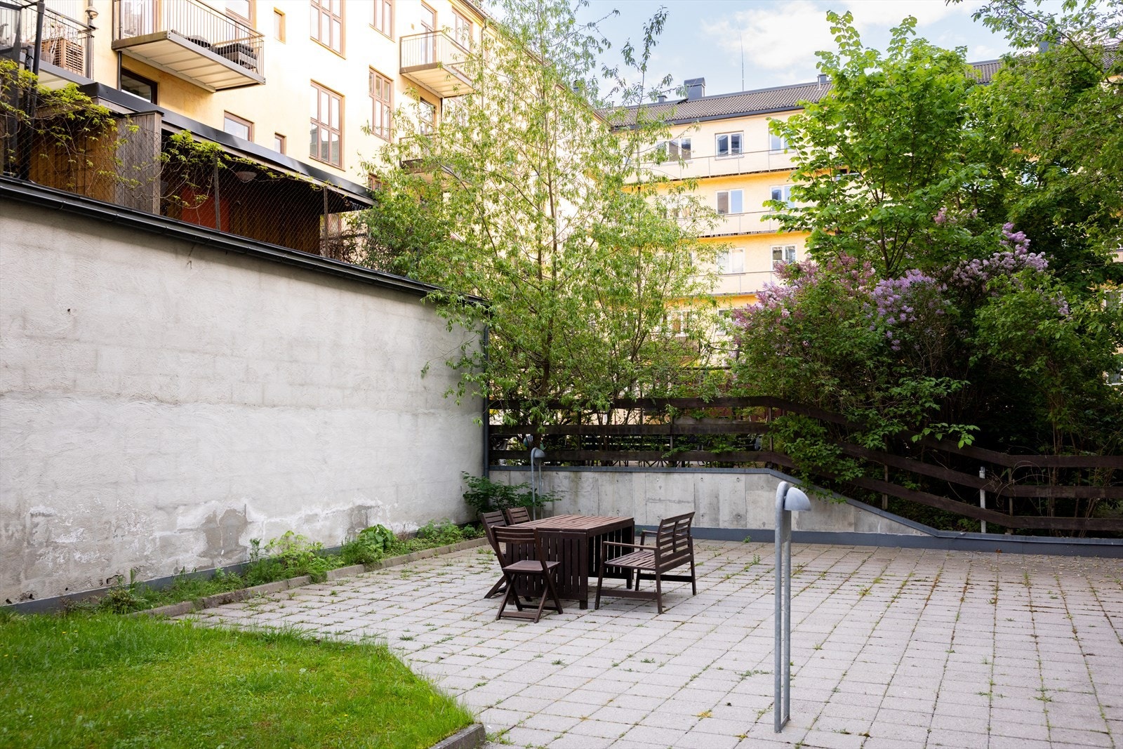 Hyggelig og pent opparbeidet bakgård Galleribilde