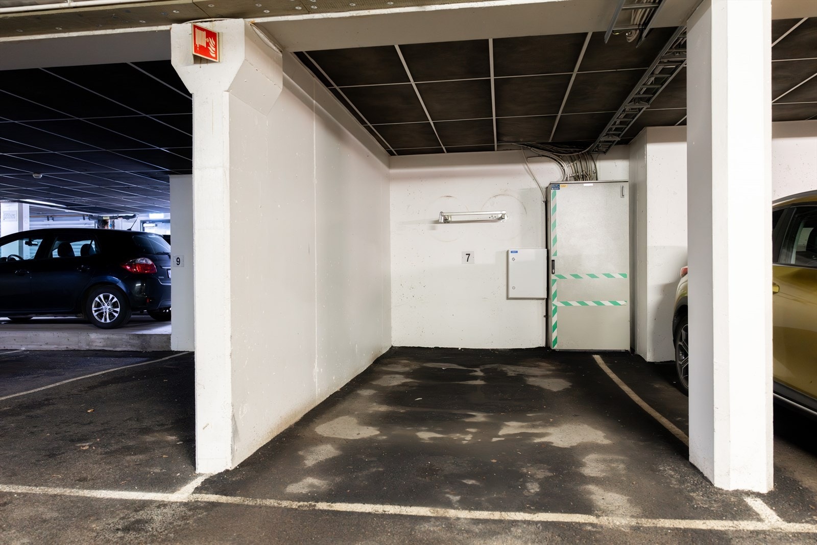 Garasjeplass medfølger. Infrastruktur for el-bil lader ligger klart, slik at det er mulig å installere egen lader Galleribilde