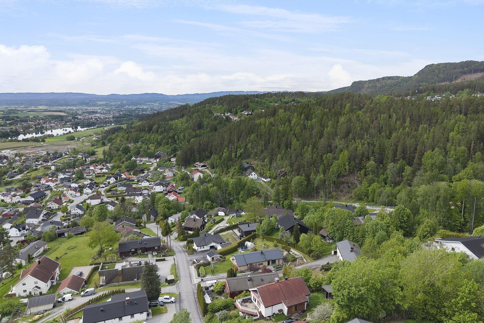 Området byr på nærhet til skog og mark med gode turmuligheter rett utenfor døren. Galleribilde