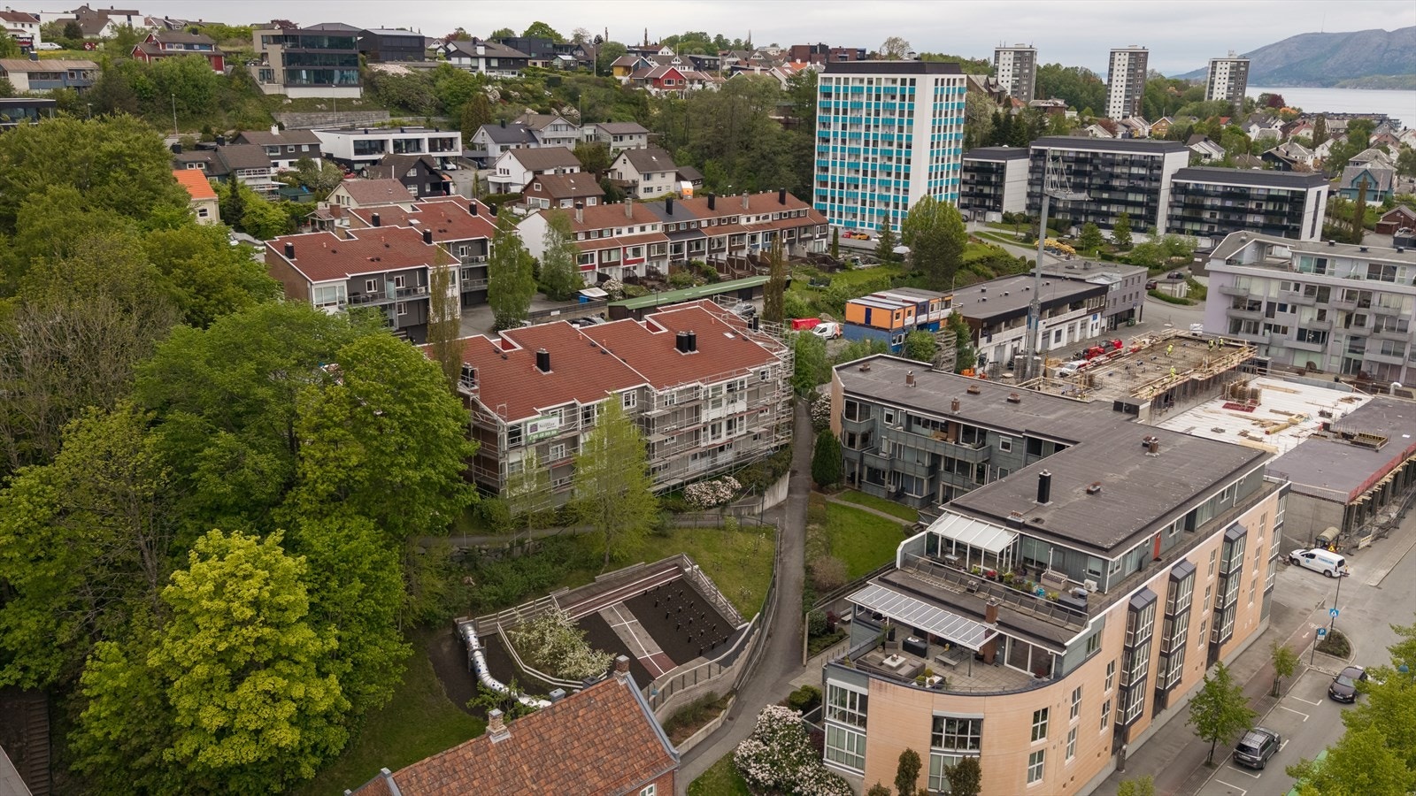 Gåavstand til blant annet dagligvarebutikker, treningssenter, restauranter, Amfi Vågen, Sandnes togstasjon/busstasjon og ikke minst Sandnes sentrums servicetilbud Galleribilde