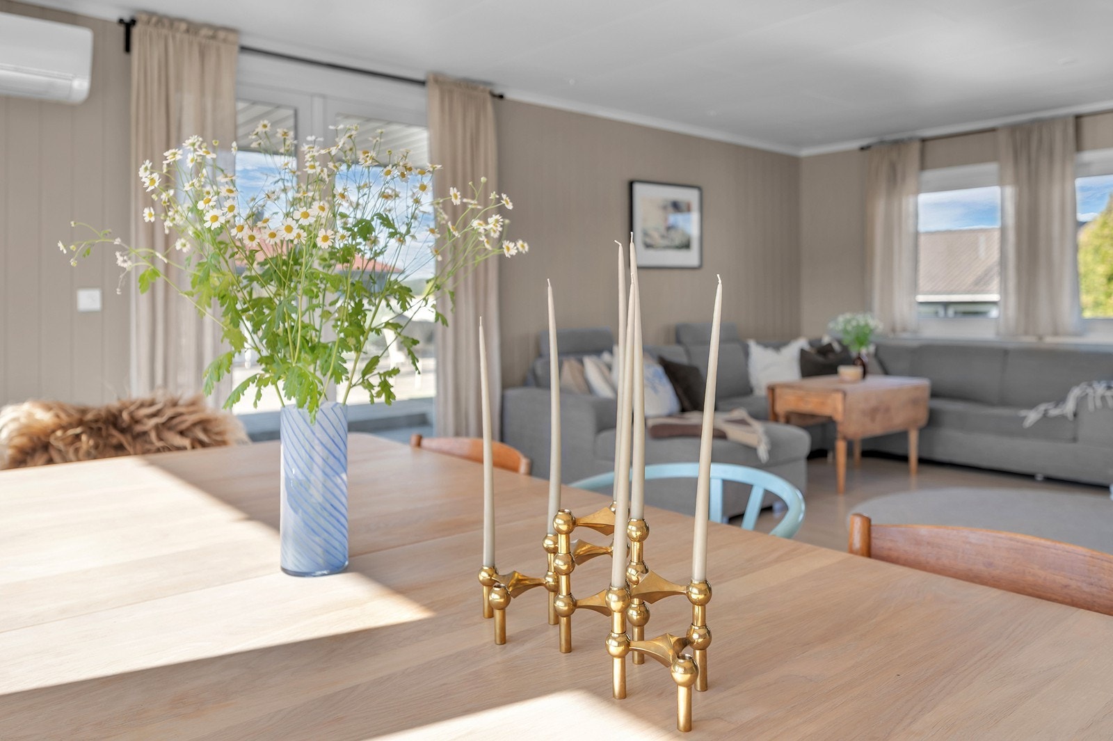 God plass til sofagruppe med koselig atmosfære. Galleribilde