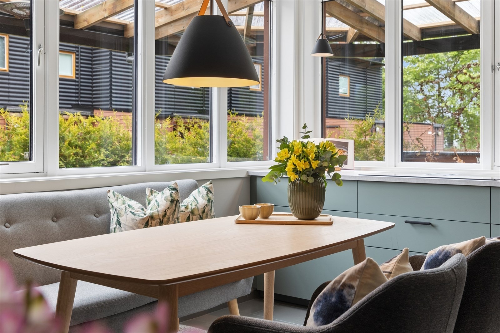 Vedovnen gir ekstra varme og hygge i spisestuen. Galleribilde