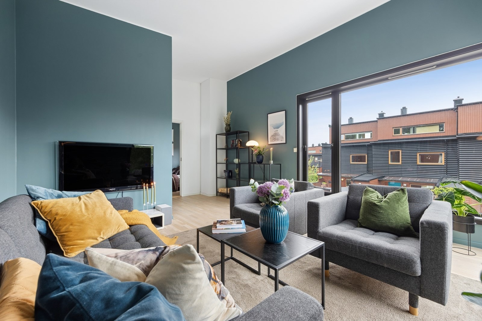 Fra stuen er det adkomst til boligens tredje soverom. Galleribilde