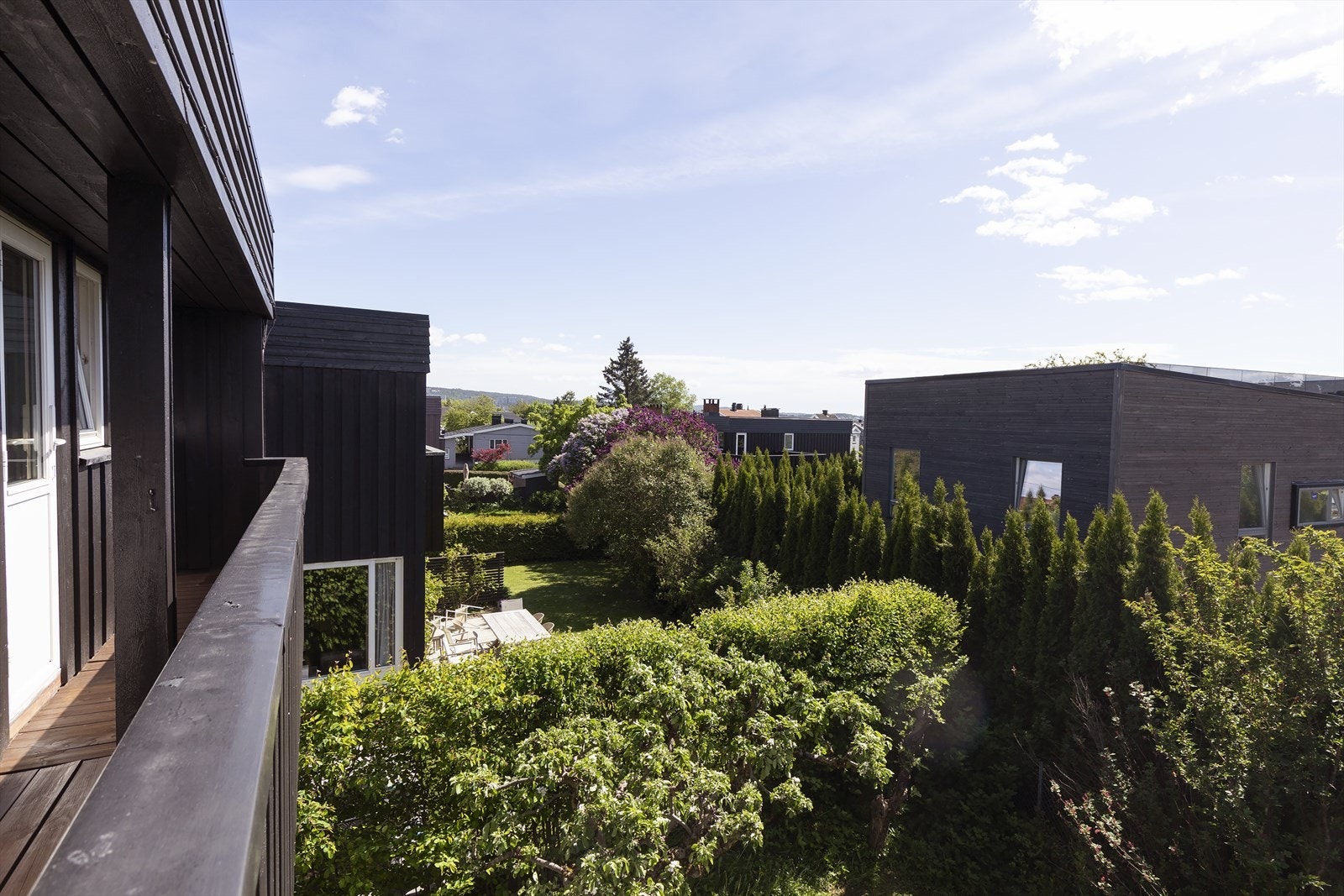 Her bor man rolig med lite innsyn og gjenboere. Galleribilde