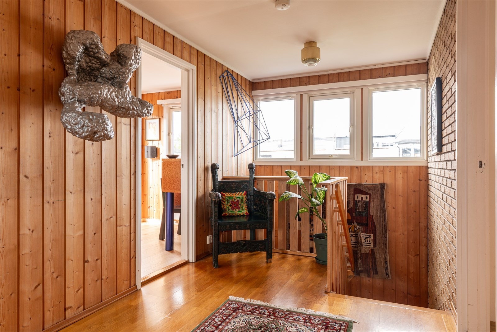 La oss ta en titt på 2.etasje som består av 4 soverom. Galleribilde