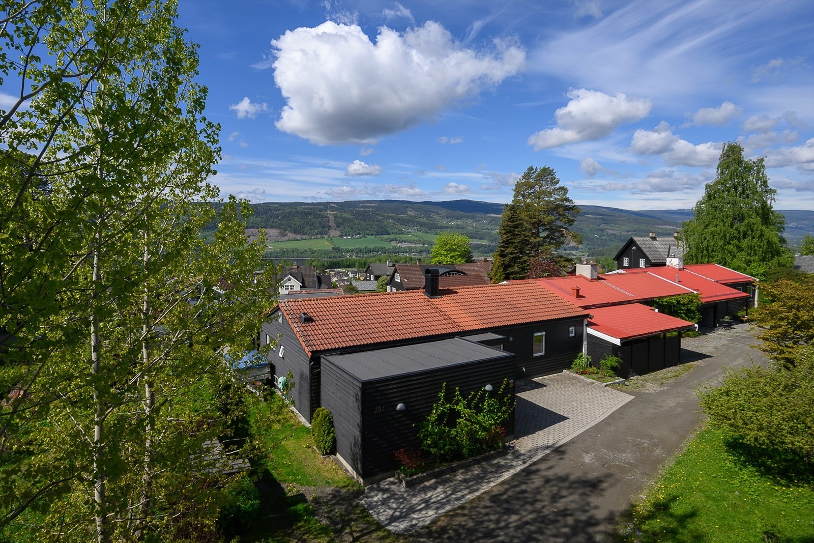 Bussholdeplassen Stampesletta er kun ett minutt unna, med hyppige avganger. Galleribilde