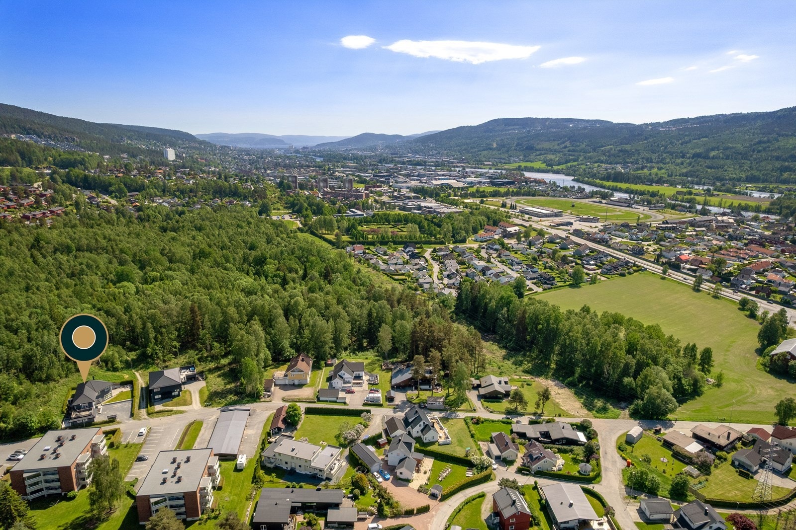 Boligen ligger i fin tilknytning til både Solbergelva og Åssiden - pendlervennlig med kort gangavstand til bussholdeplass Galleribilde