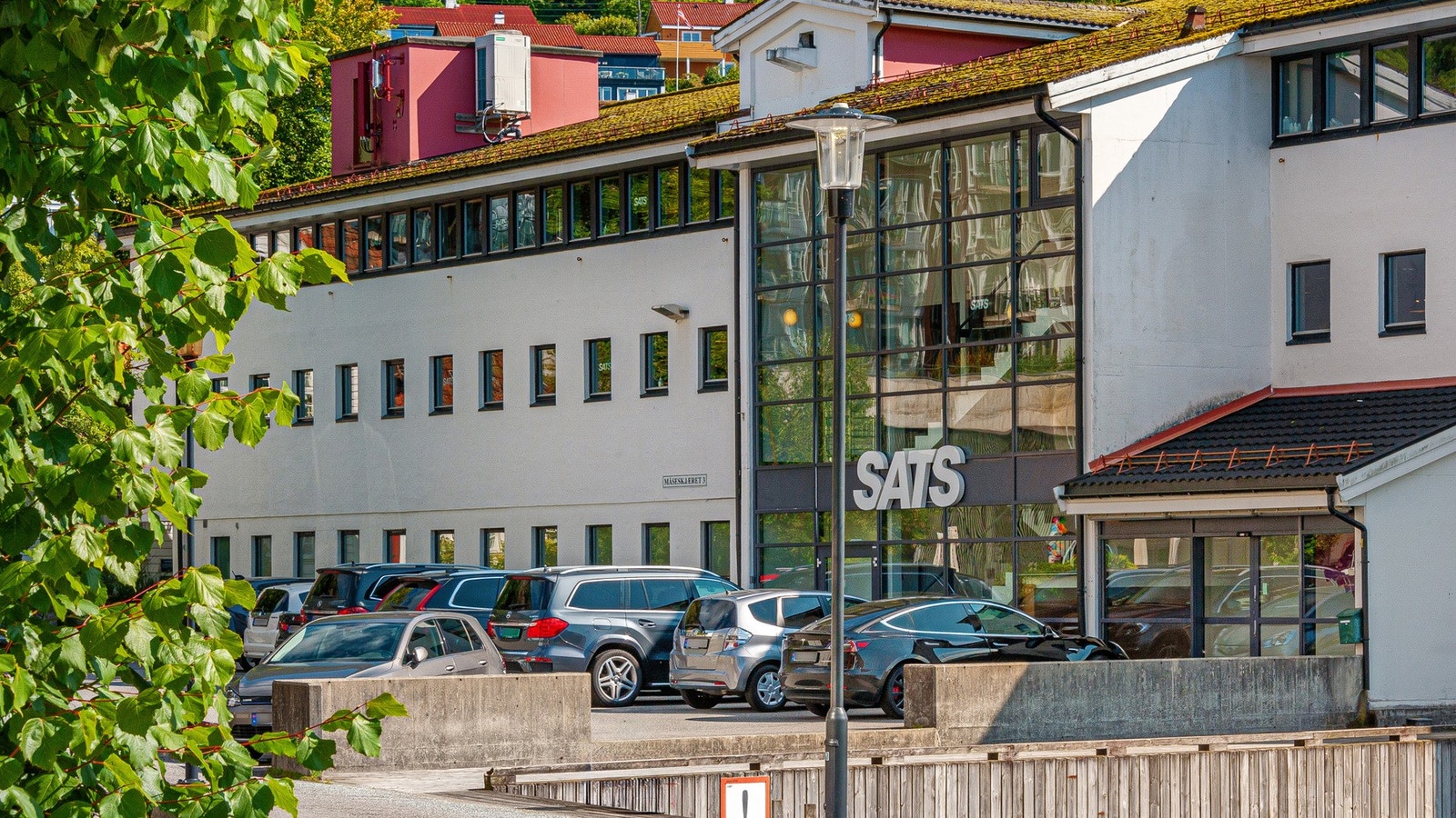 Fra Munkebotn 51 er det bare 6 - 7 minutters løpetur ned til Sats som ligger ved Måseskjæret Galleribilde