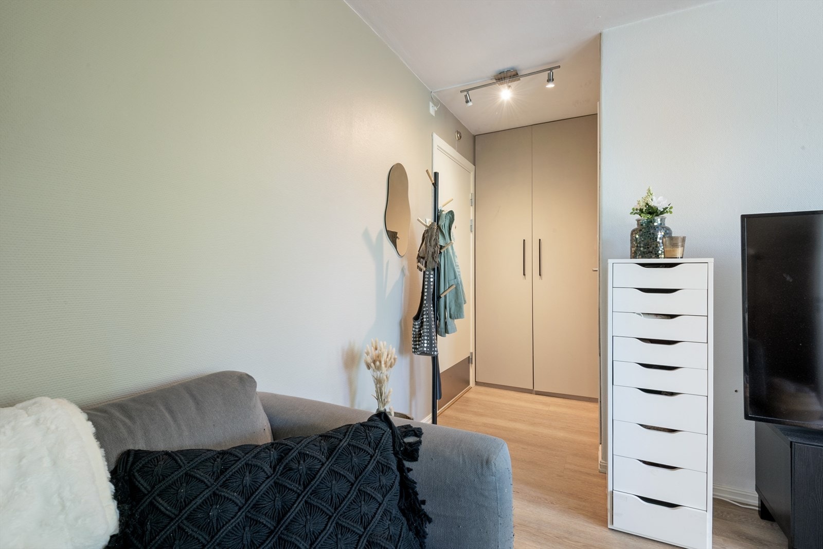 Åpent fra stue og mot gangen. Galleribilde