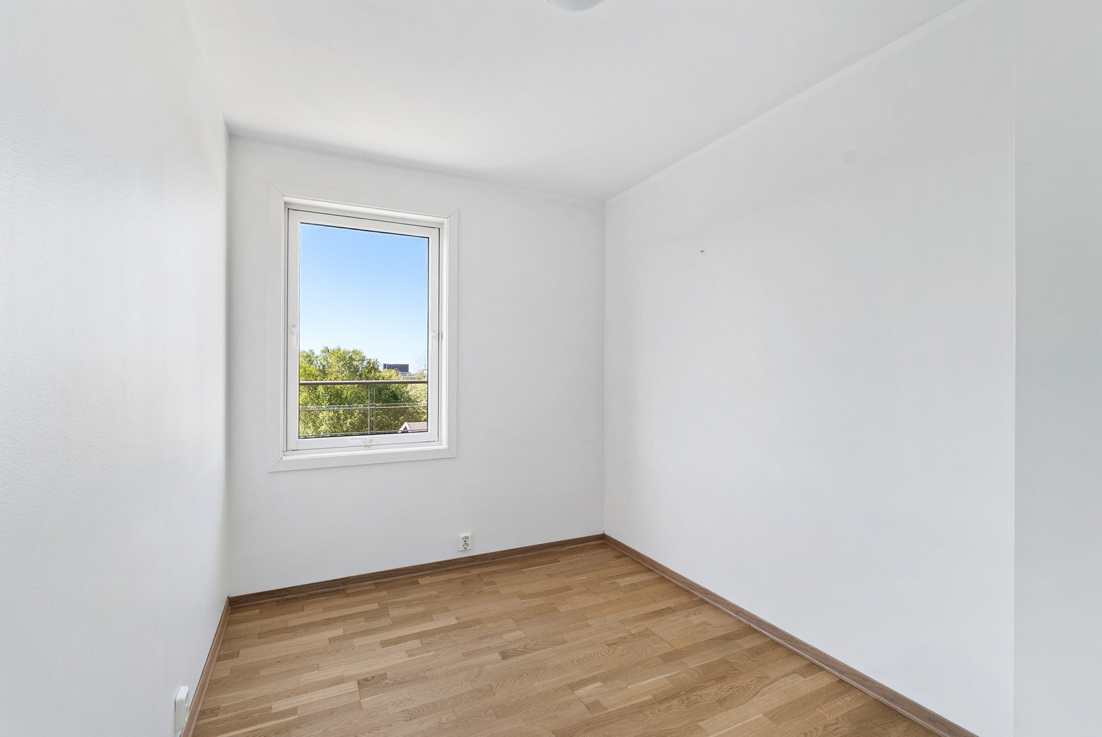 Leilighetens andre soverom, ideelt som barnerom, gjesterom eller kontor. Galleribilde