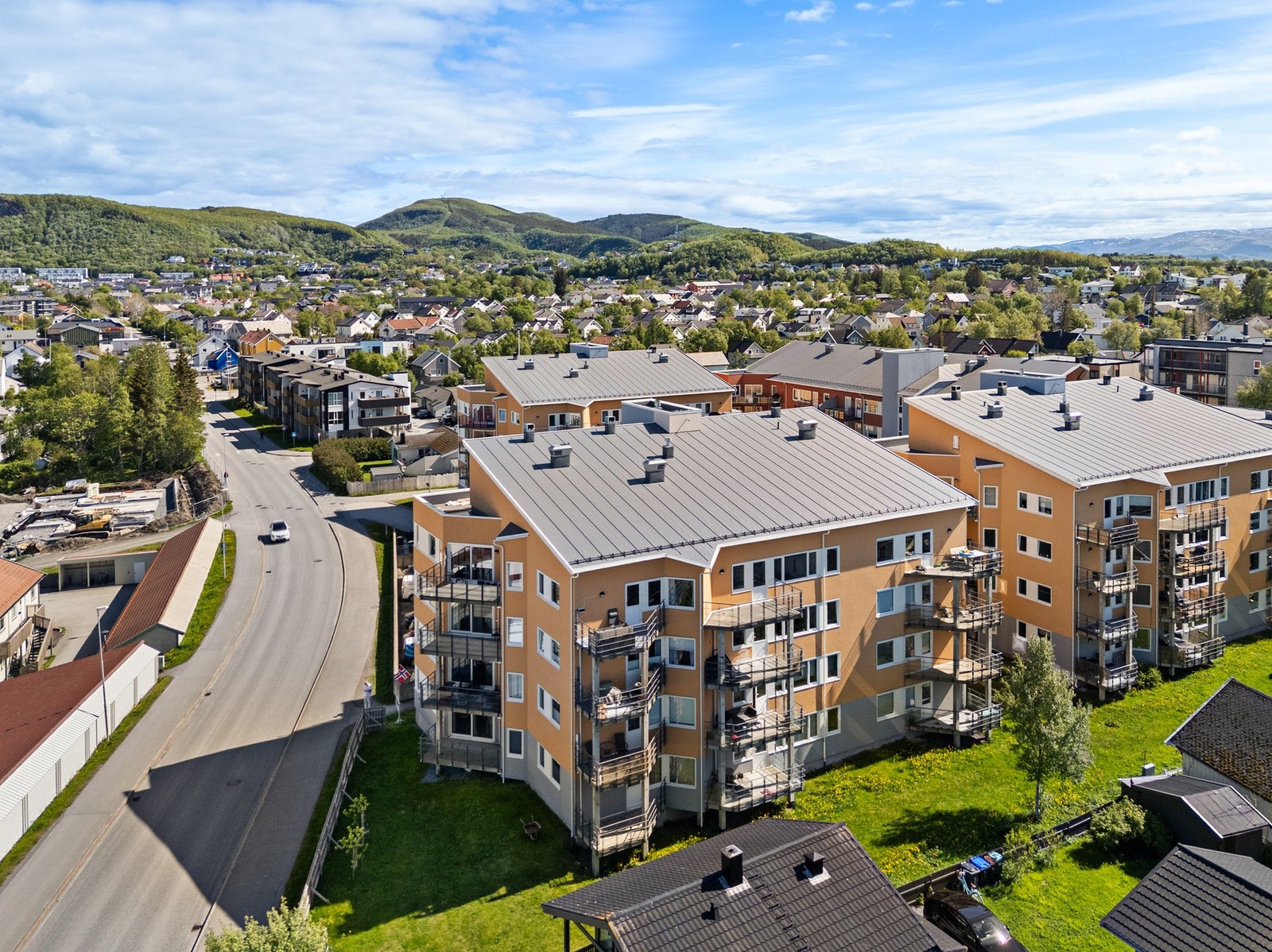 Oversikt over bebyggelsen og nærområdet. Galleribilde