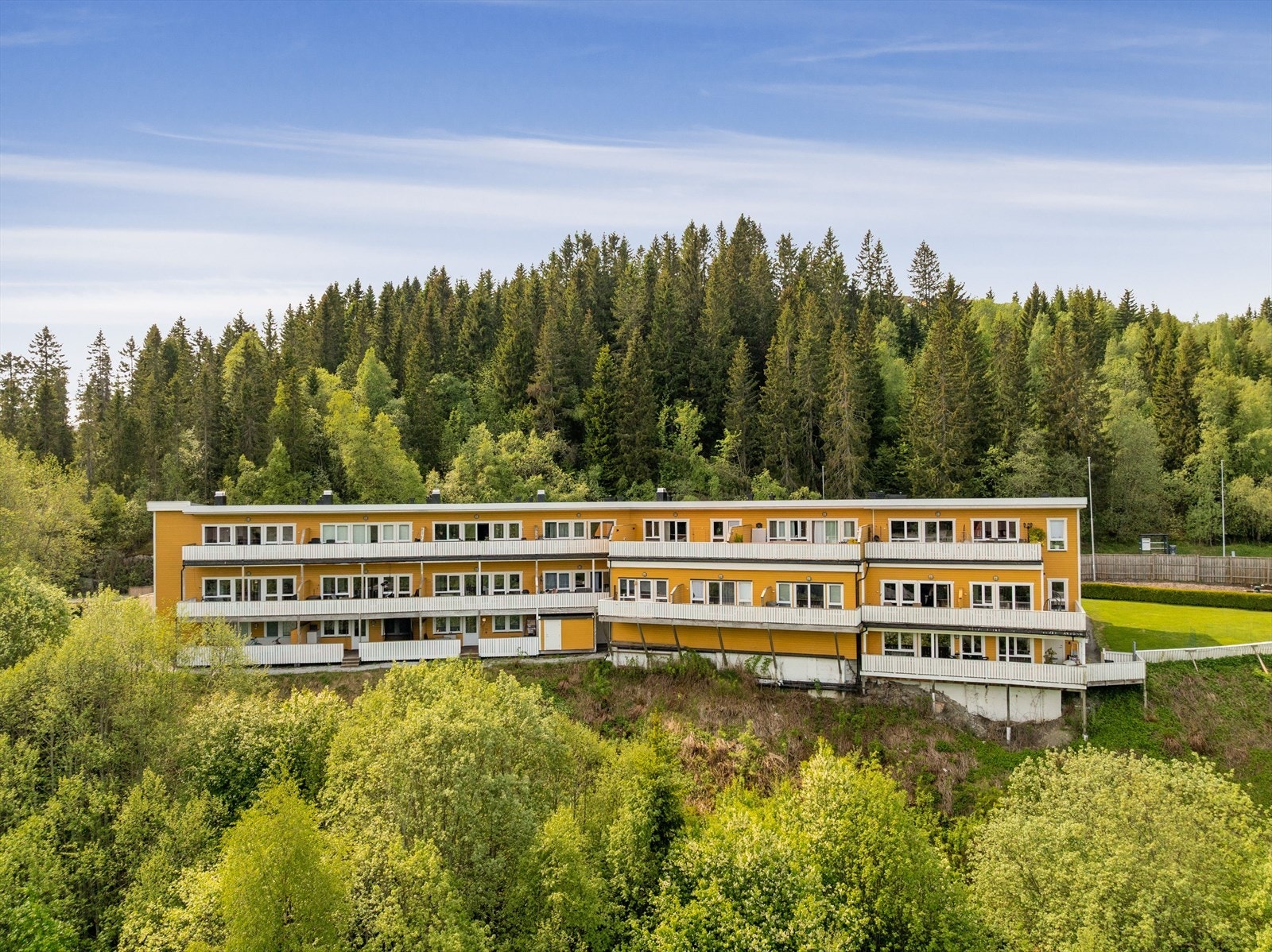 Fra eiendommen er det gangavstand til Rema 1000 Kroppanmarka. Galleribilde
