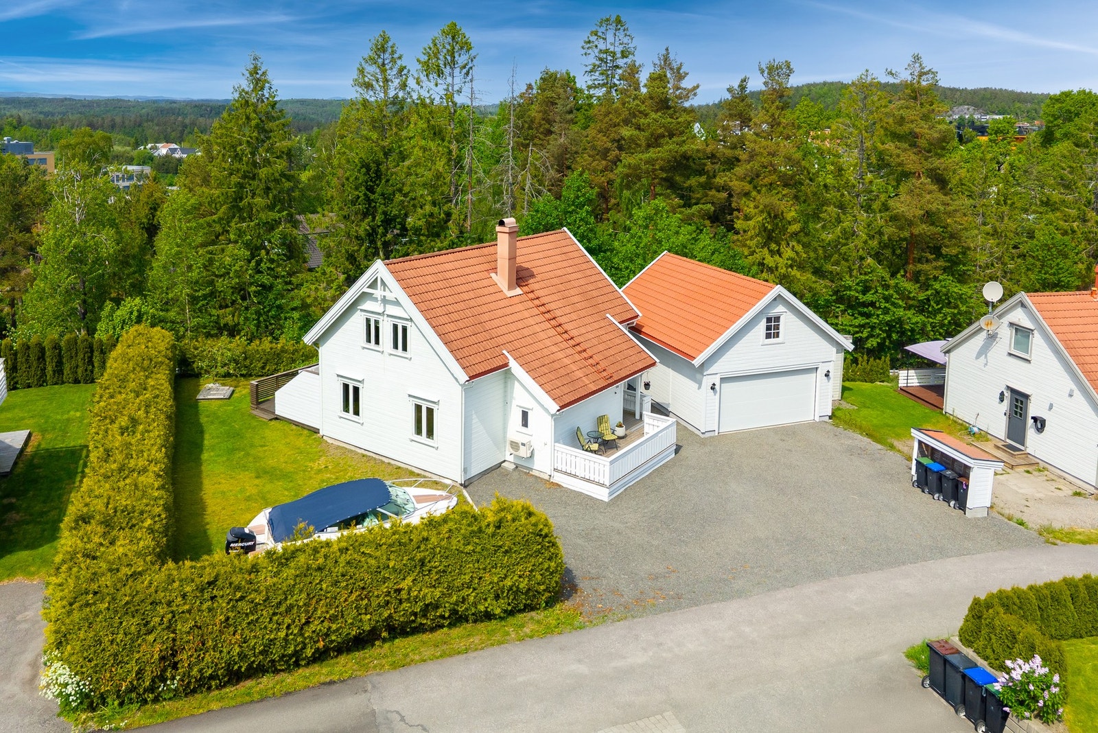 Velkommen til Romstølen 12 - Presentert av Adrian Hamre Evensen v/ Meglerhuset & Partners Arendal! Galleribilde