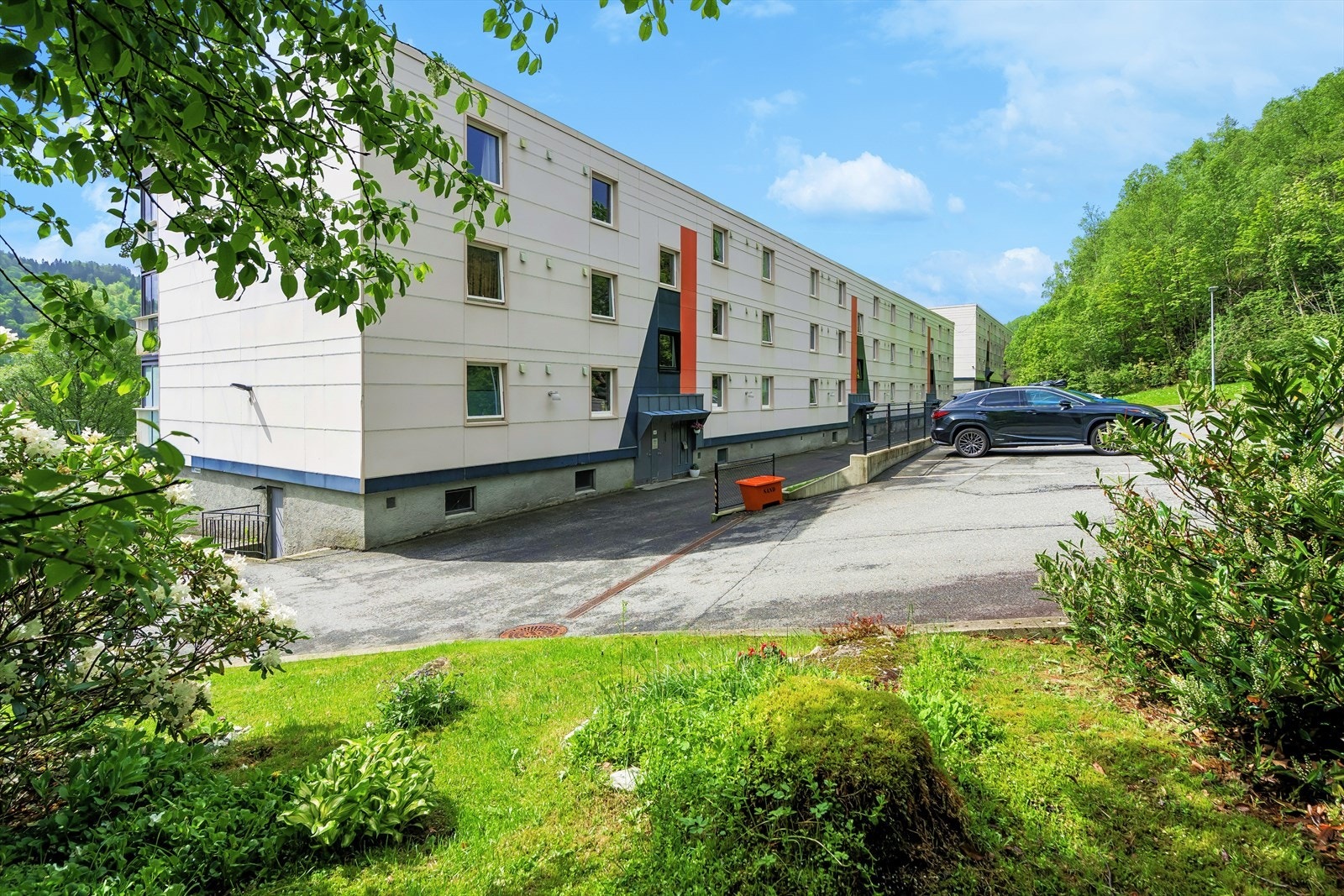 Leiligheten ligger i Elvenes Borettslag, et veletablert borettslag med ordnede forhold. Galleribilde