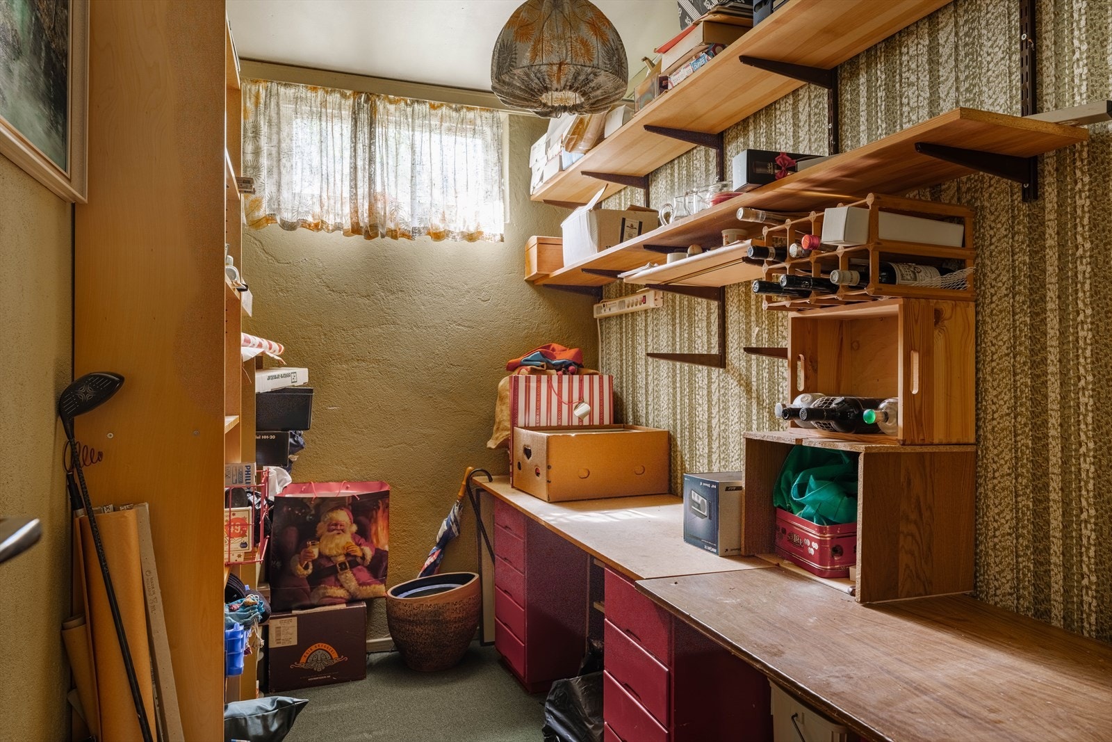 Her har du god plass til å innrede etter eget ønske, men med eget walk-in har du god plass til hele familien sin garderobe! Galleribilde