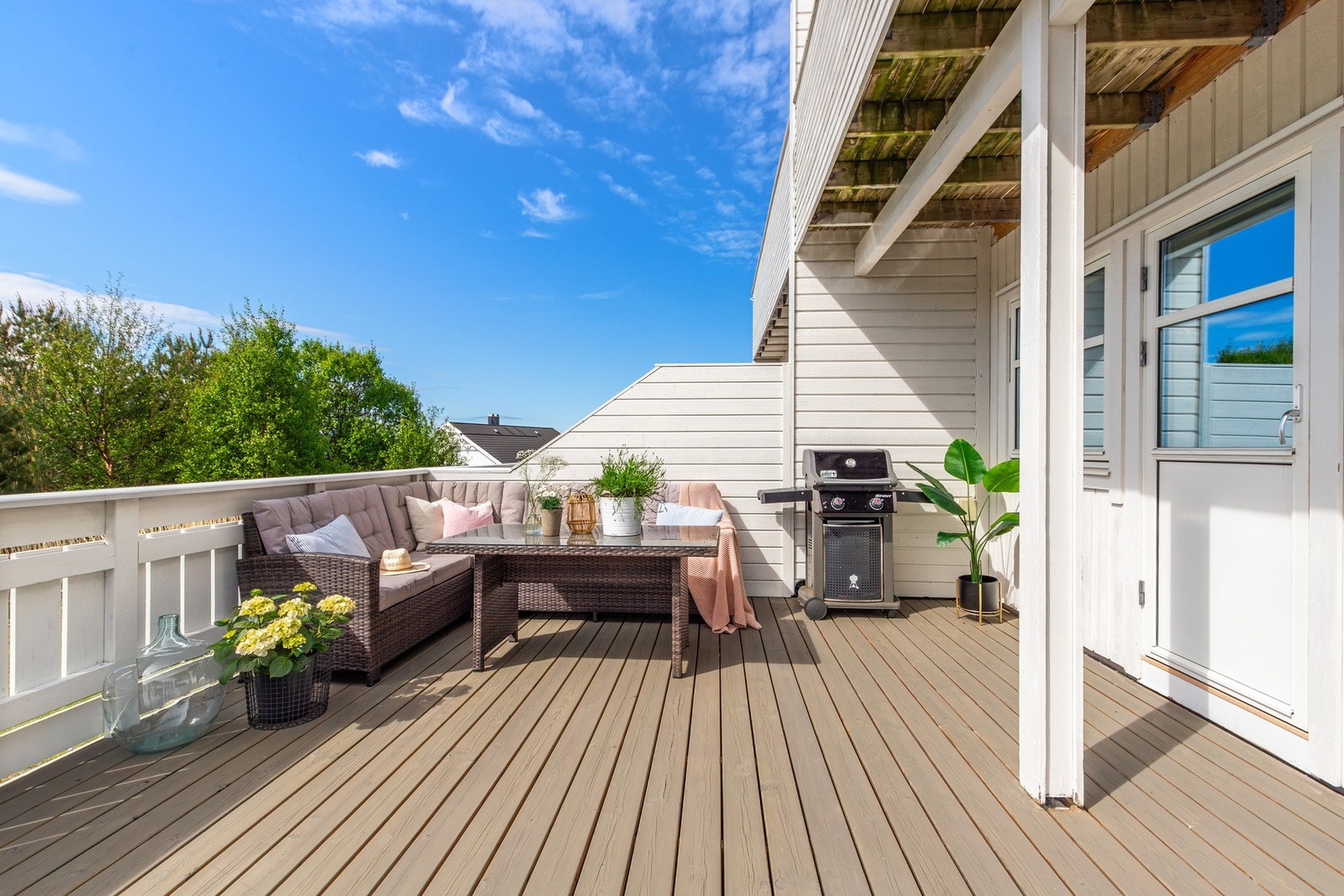Romslig terrasse på ca. 25 m² - perfekt for sommerdager! Galleribilde