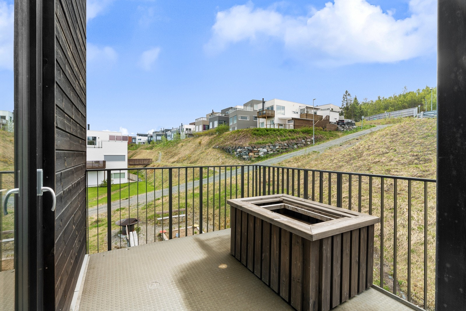 Ved inngangspartiet er det plass til en liten sittegruppe.