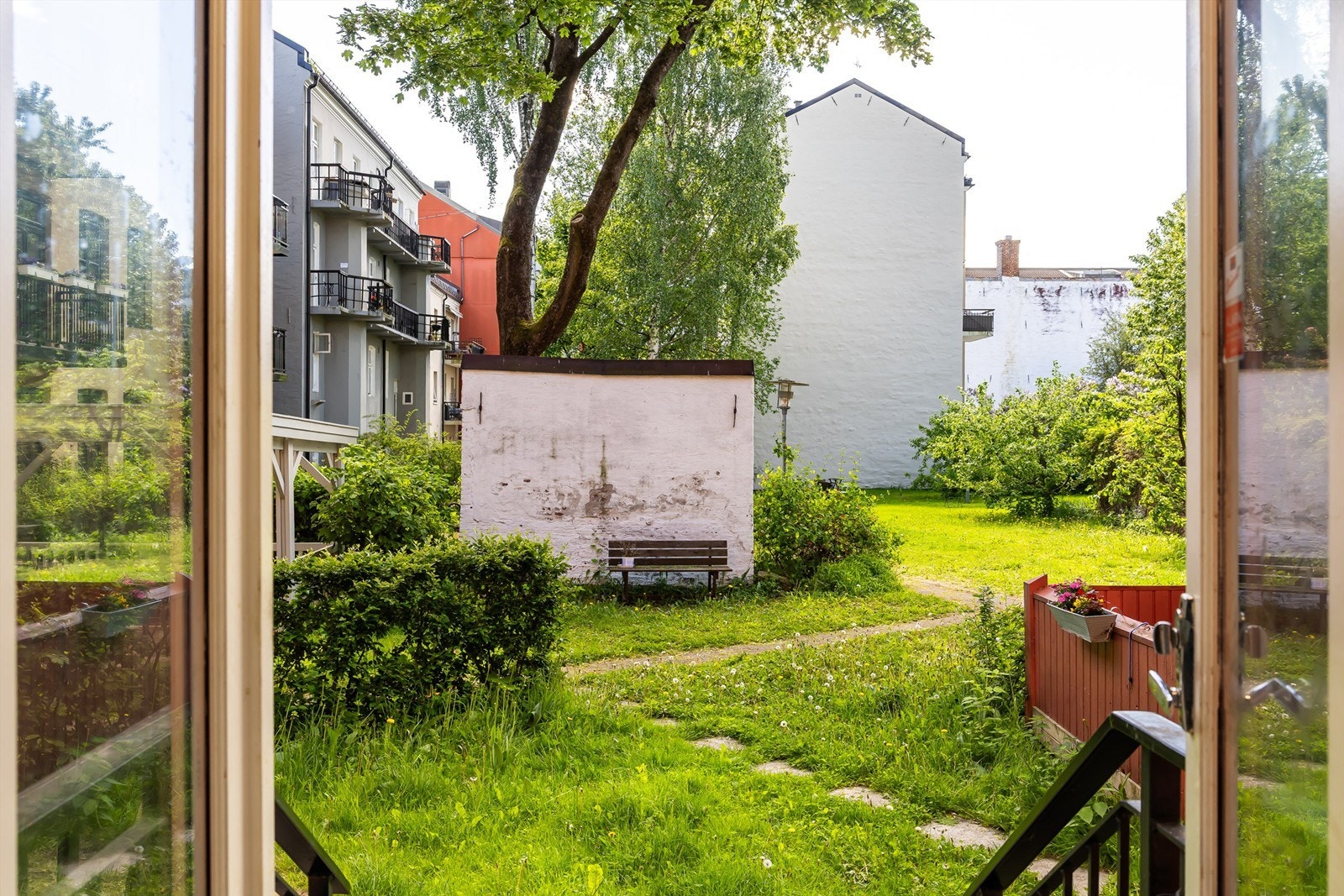 Denne 2-roms leiligheten ligger i 1. etasje i en eldre bygård fra 1875! Galleribilde
