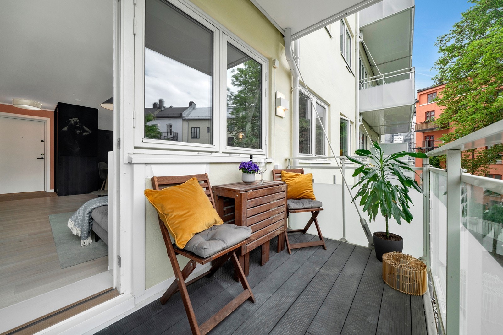Fra stuen er det utgang til en herlig nordvendt balkong på ca. 5m². Galleribilde