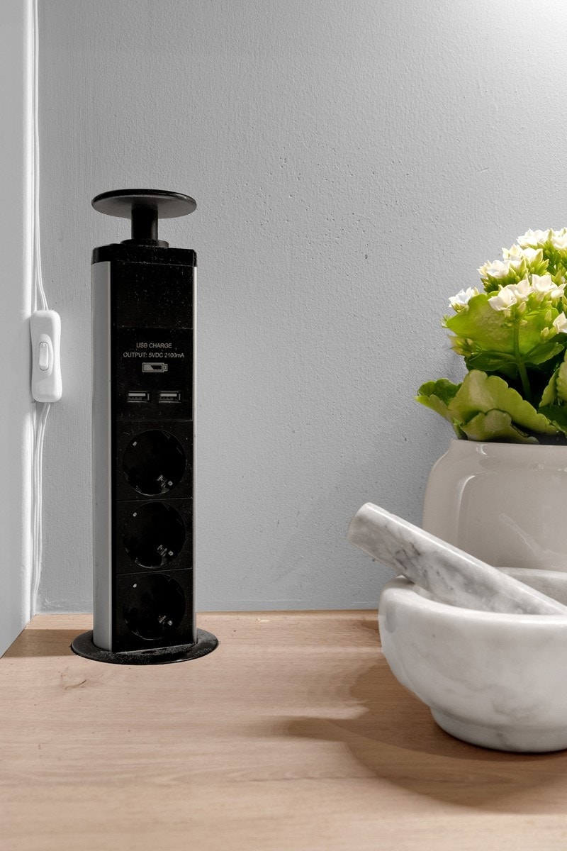 Pop-up stikkontakt. Elegant løsning som kan skjules når den ikke er i bruk. Galleribilde