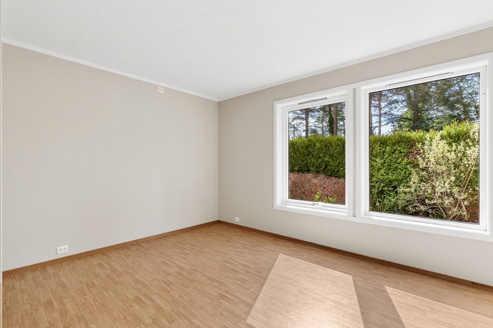 I underetasjen finner du en leilighet som inneholder entré, stue, kjøkken, soverom og bod. Galleribilde