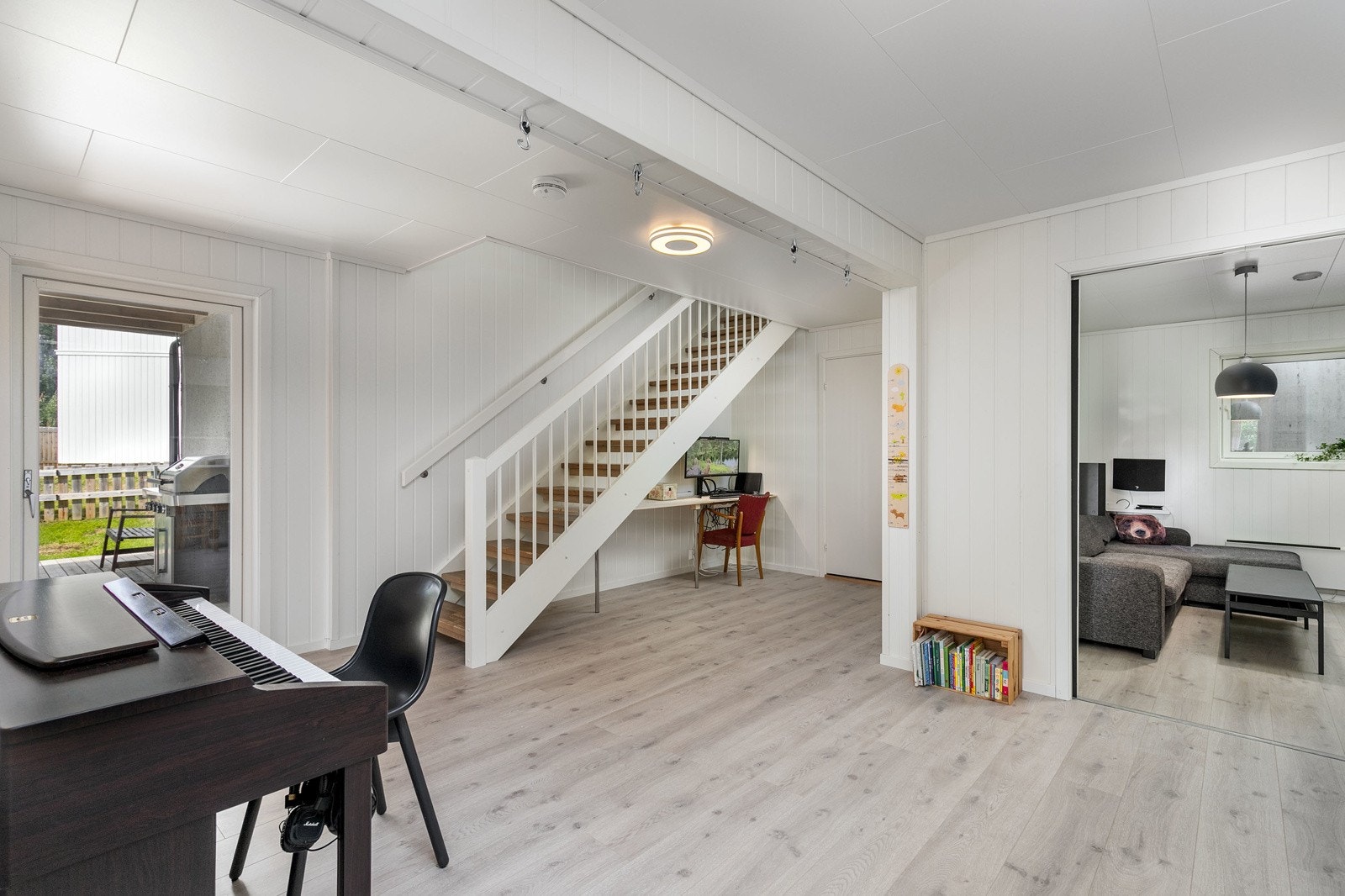 Stor gang i U. etasjen, som har møbleringsmuligheter etter ønske og behov Galleribilde