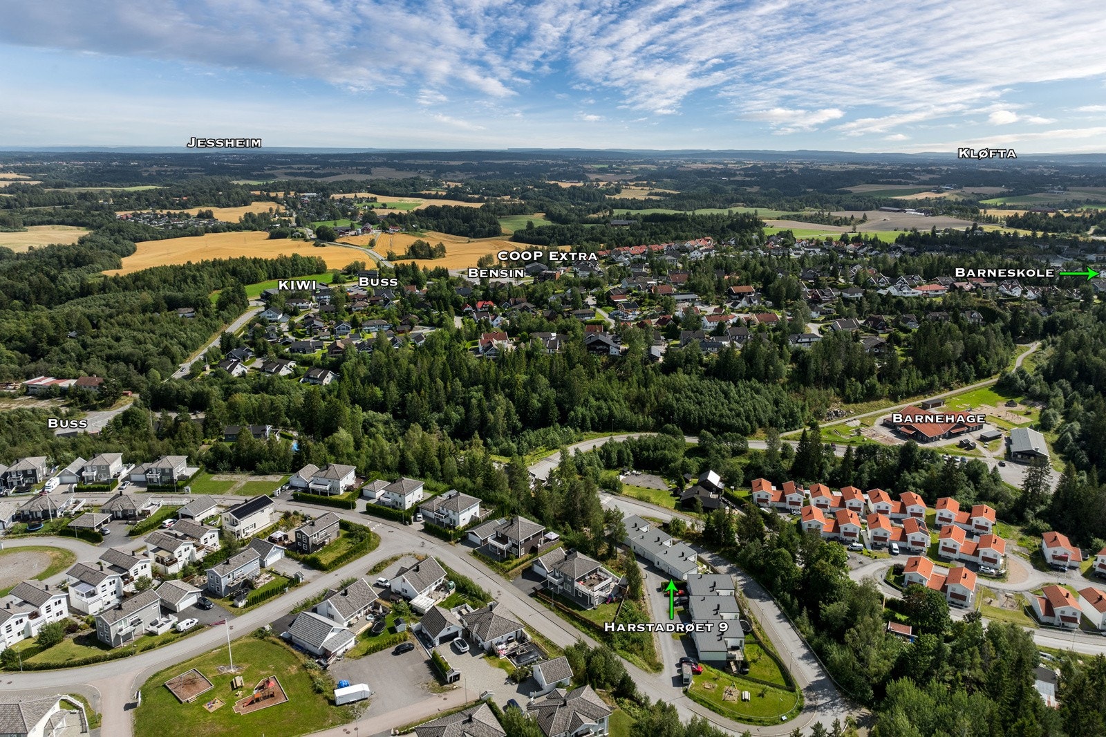 Umiddelbar nærhet til flott natur med utallige tur- og rekreasjonsmuligheter i Romeriksåsene. Området er rikt på både bær og sopp, samt mange flotte badevann og fiskevann. Galleribilde