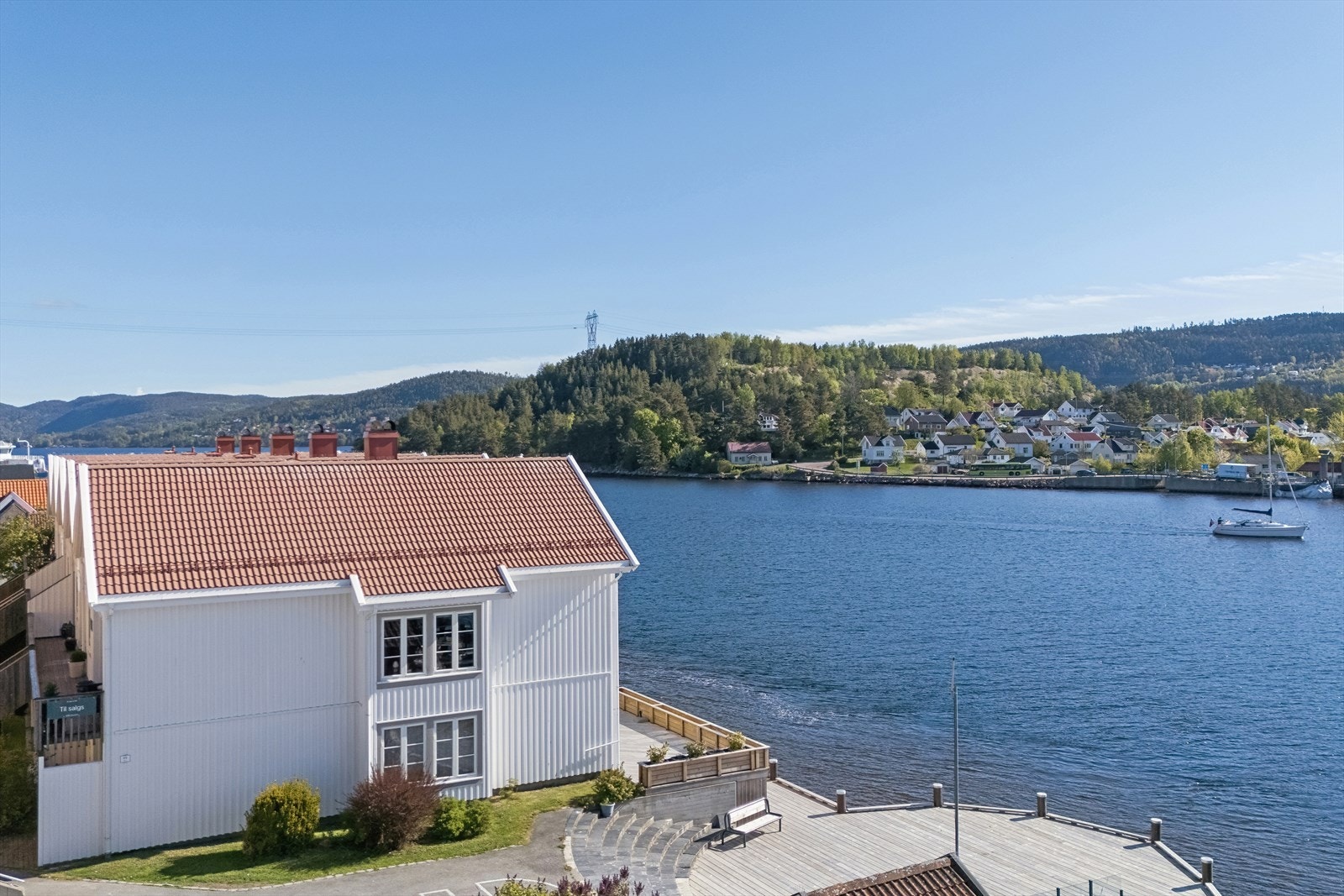 Flotte turmuligheter, badeplasser og brygger som inviterer til både morgenbad, padling og avslappende ettermiddager i solen Galleribilde