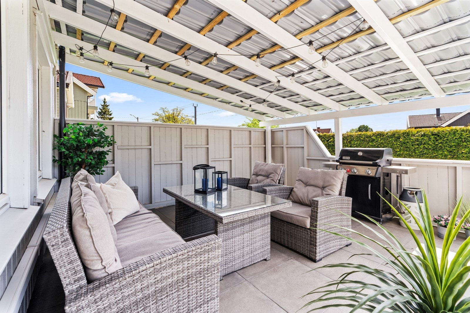 Godt med plass til sofagruppe og grill. Galleribilde
