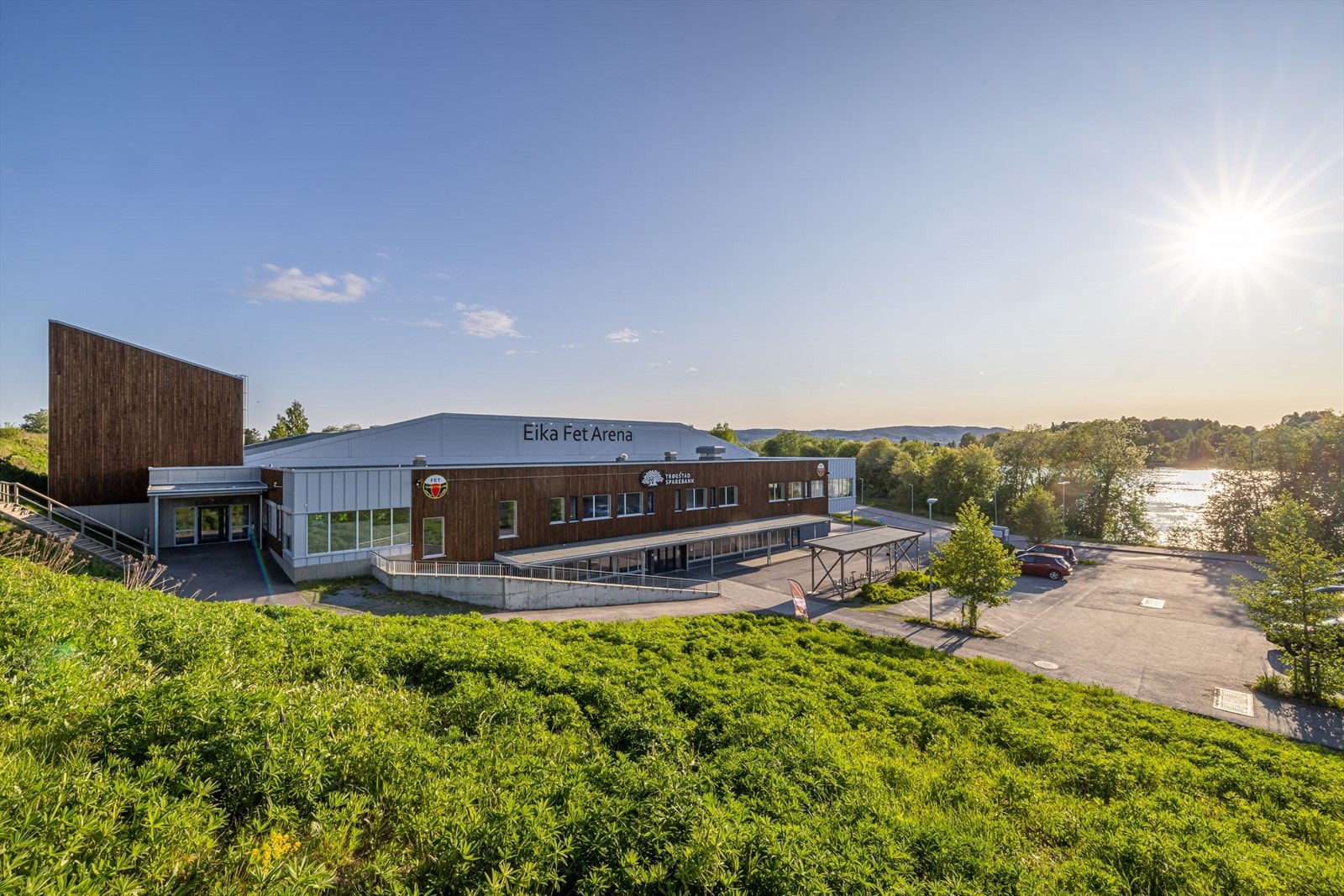 I Fetsund finner du nye Eika Arena. Her har du alt fra ballskole til de minste, klatrevegg, dans, innebandy, håndball og styrkerom. Galleribilde