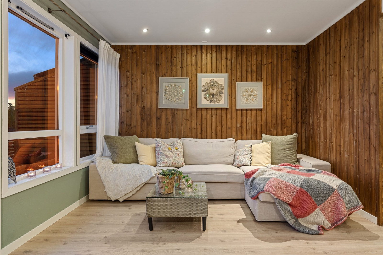 God plass til sofagruppe i stuen Galleribilde