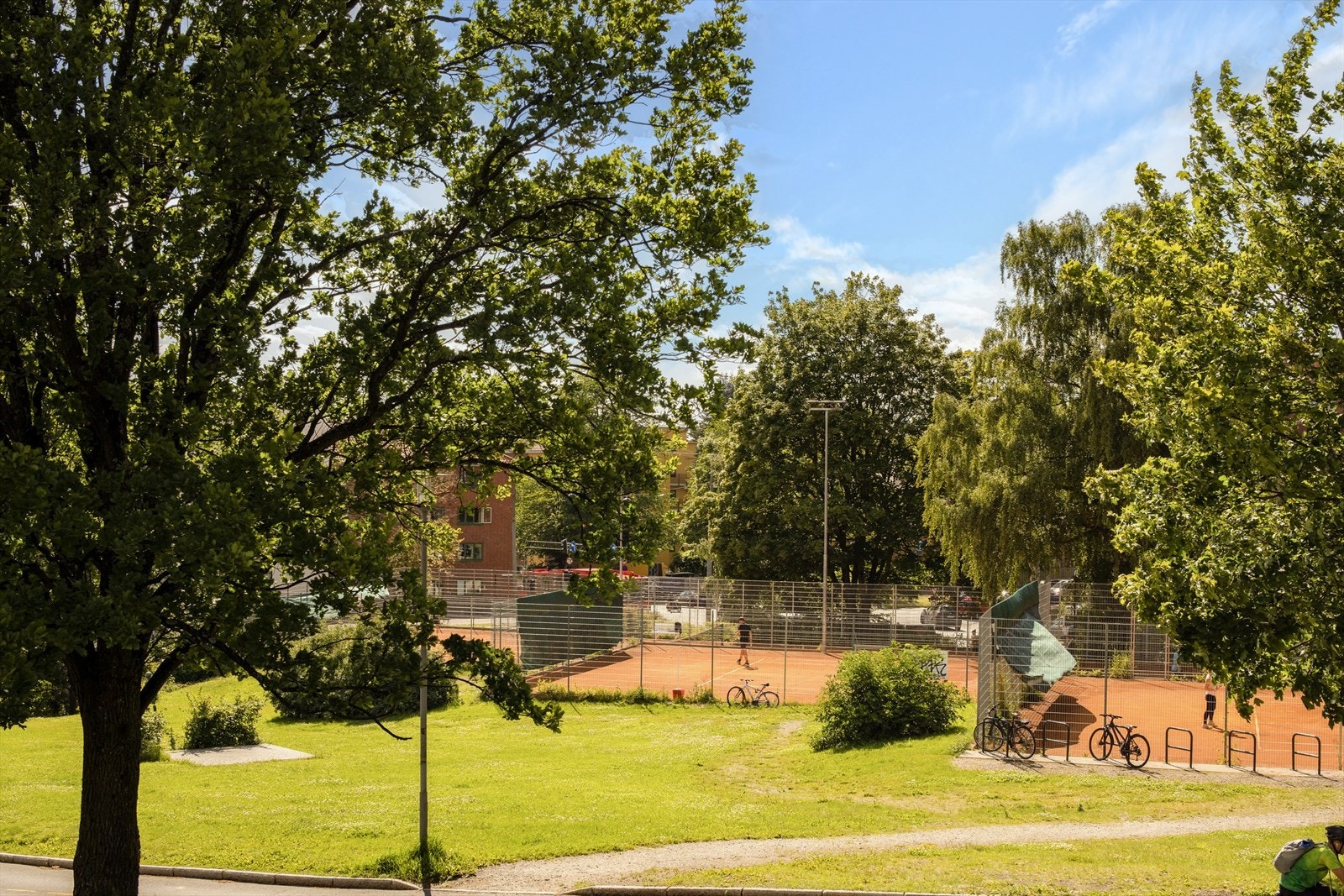 Fagerheimen Tennisklubb med sine fire grusbaner. Galleribilde