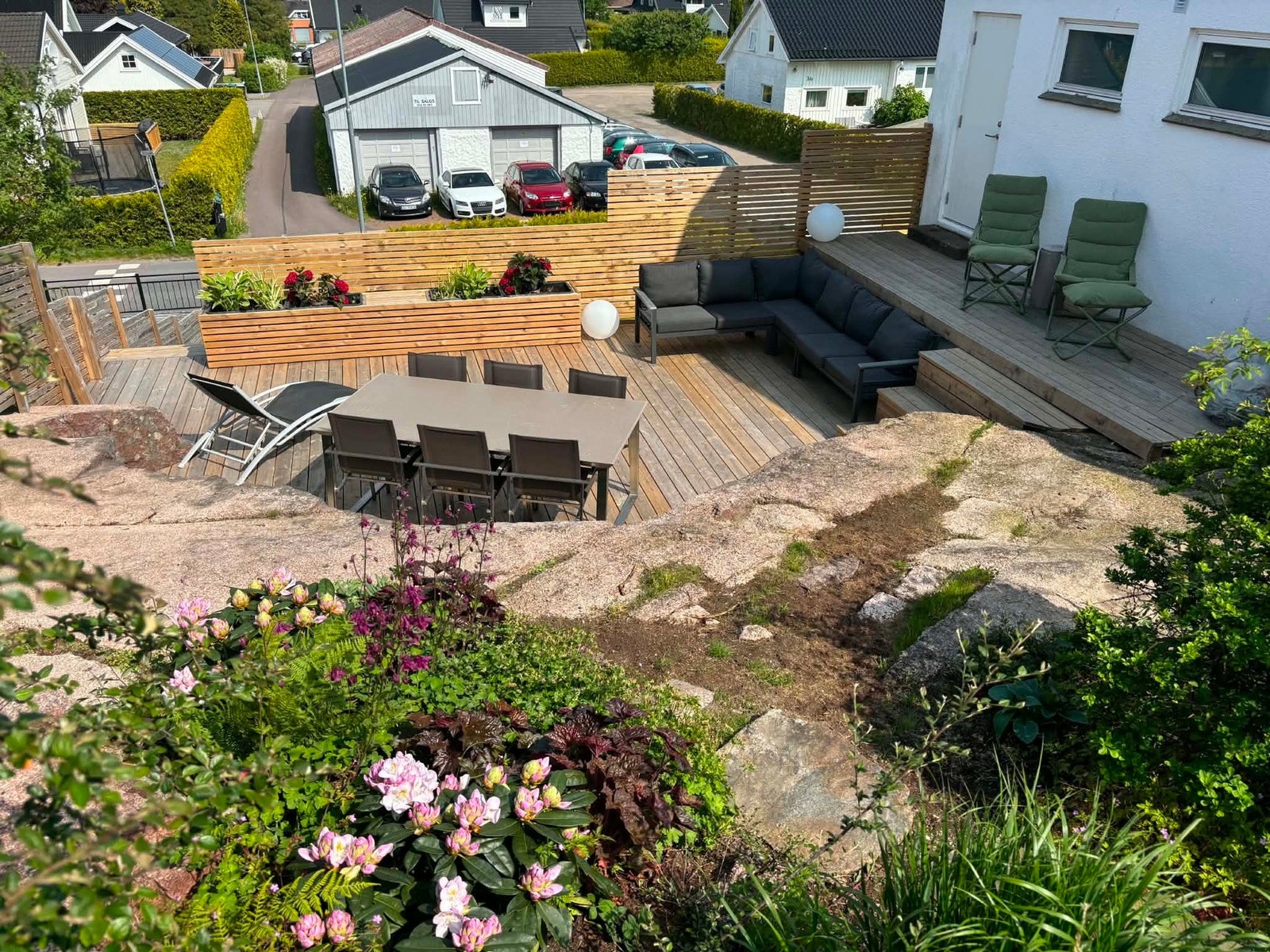 Terrassen sett ovenfra - her er det tatt godt vare på hver kvadratmeter Galleribilde