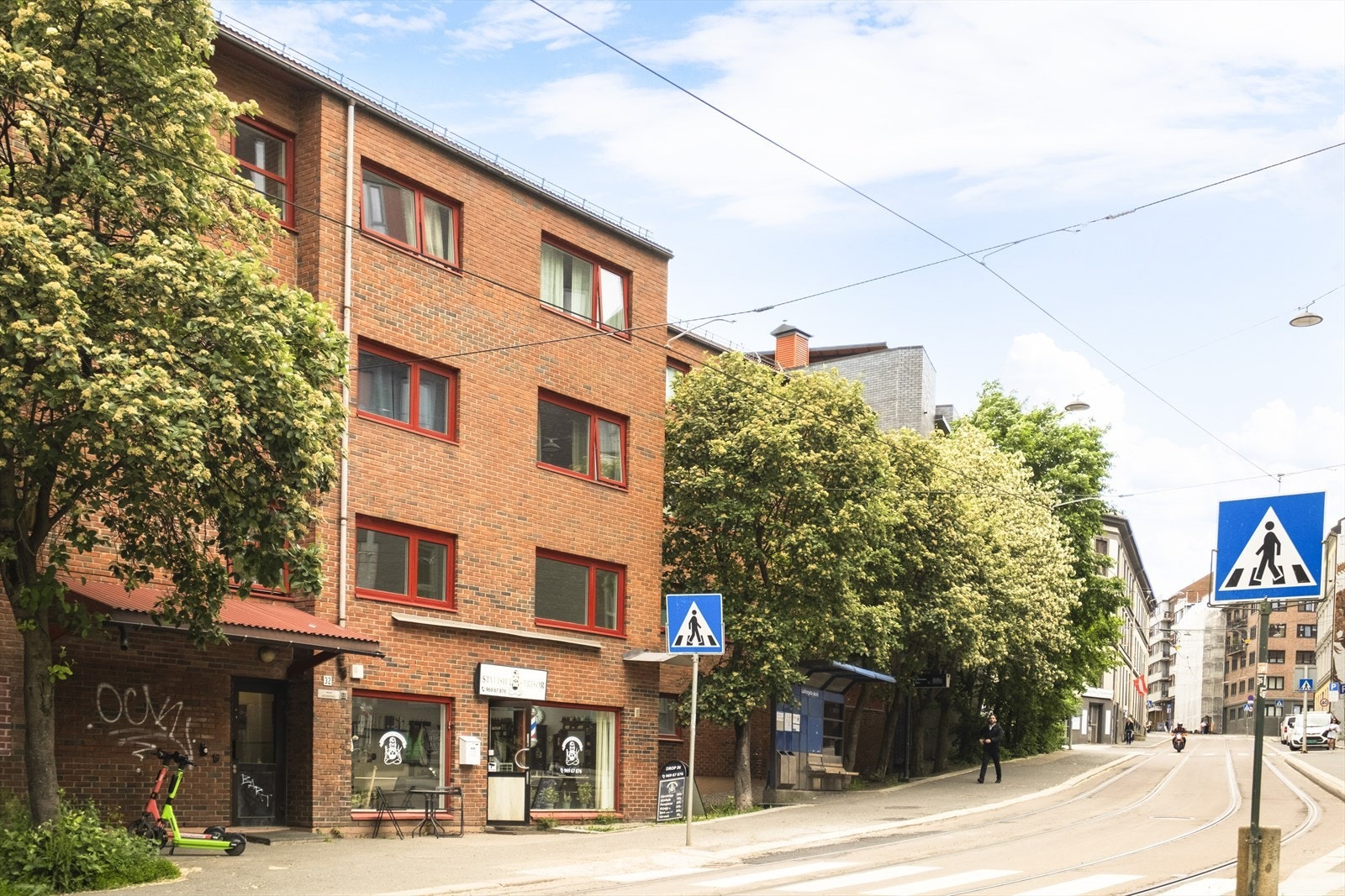 Her får du en sentral beliggenhet på Grünerløkka, med kort vei til Sofienbergparken, Botanisk hage, kollektivtransport, kafeer og restauranter. Galleribilde