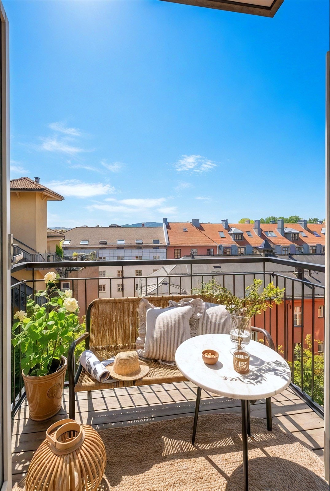 Her er det plass til en sittegruppe for å nyte gode solforhold på ettermiddag og kveld. Galleribilde