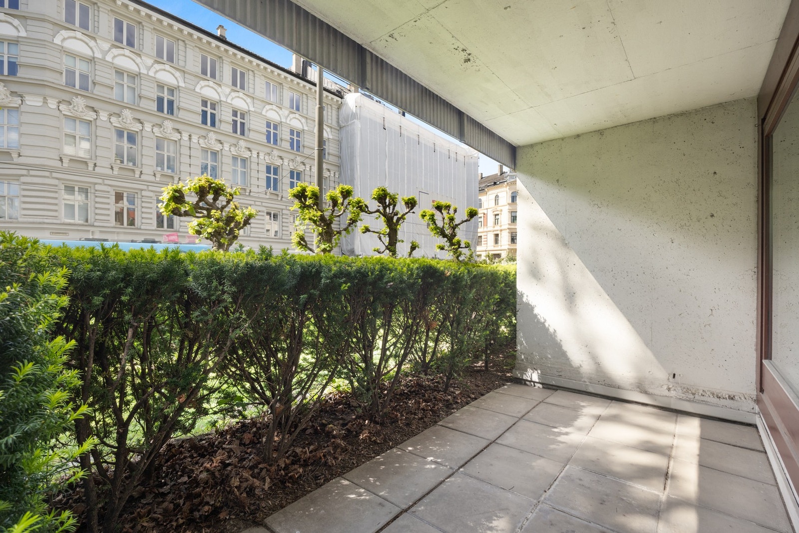 Solrik, sydvendt terrasseplatting på 8 m2 Galleribilde