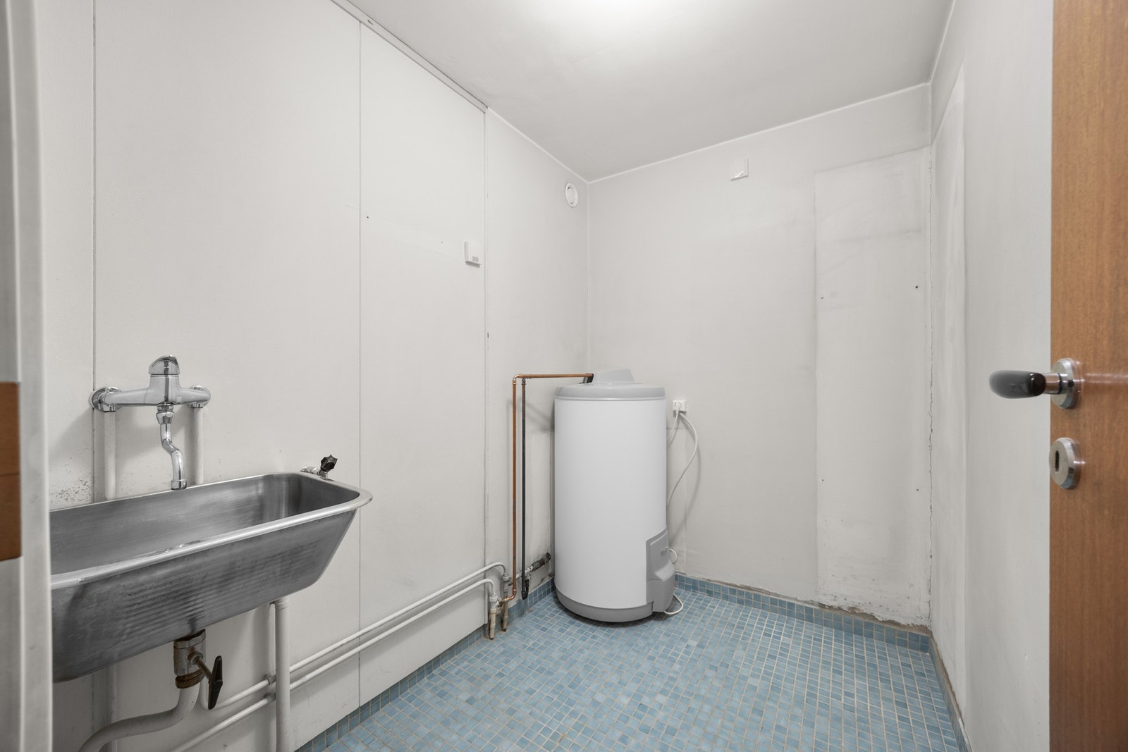 Vaskerom | Mulighet for å gjøre om vaskerommet til et garderoberom eller utvide badet Galleribilde
