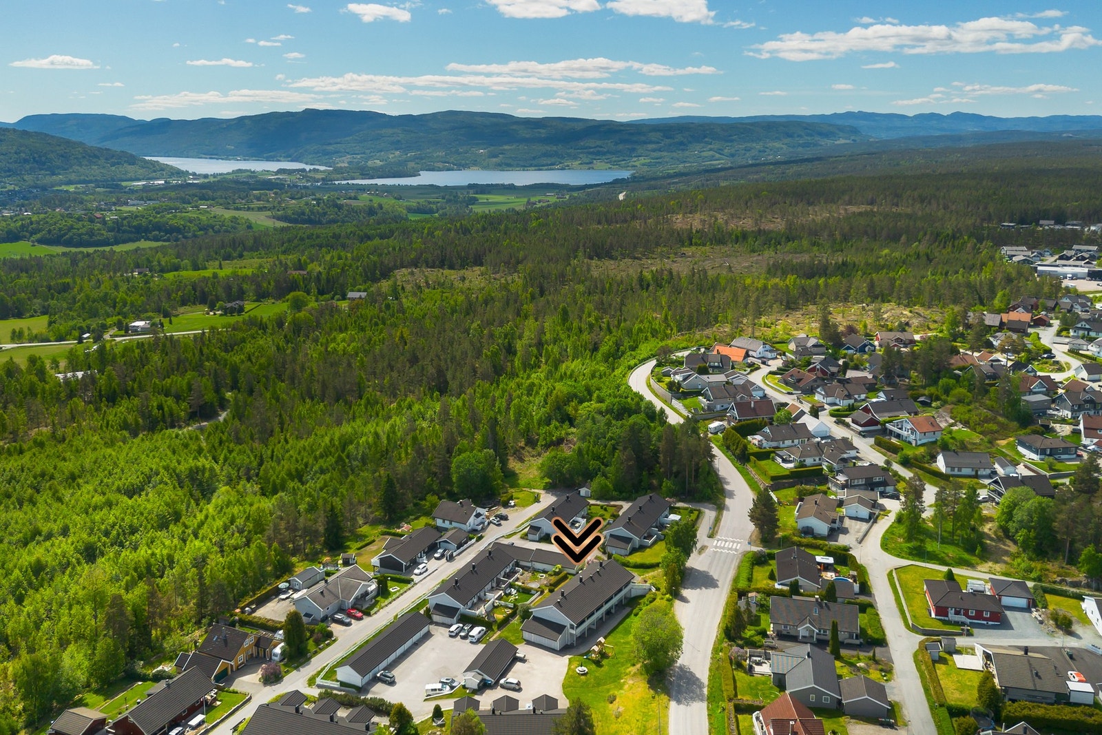 Det er umiddelbar nærhet til flott turterreng i skog og mark, samt skole, barnehage og dagligvarebutikk. Galleribilde