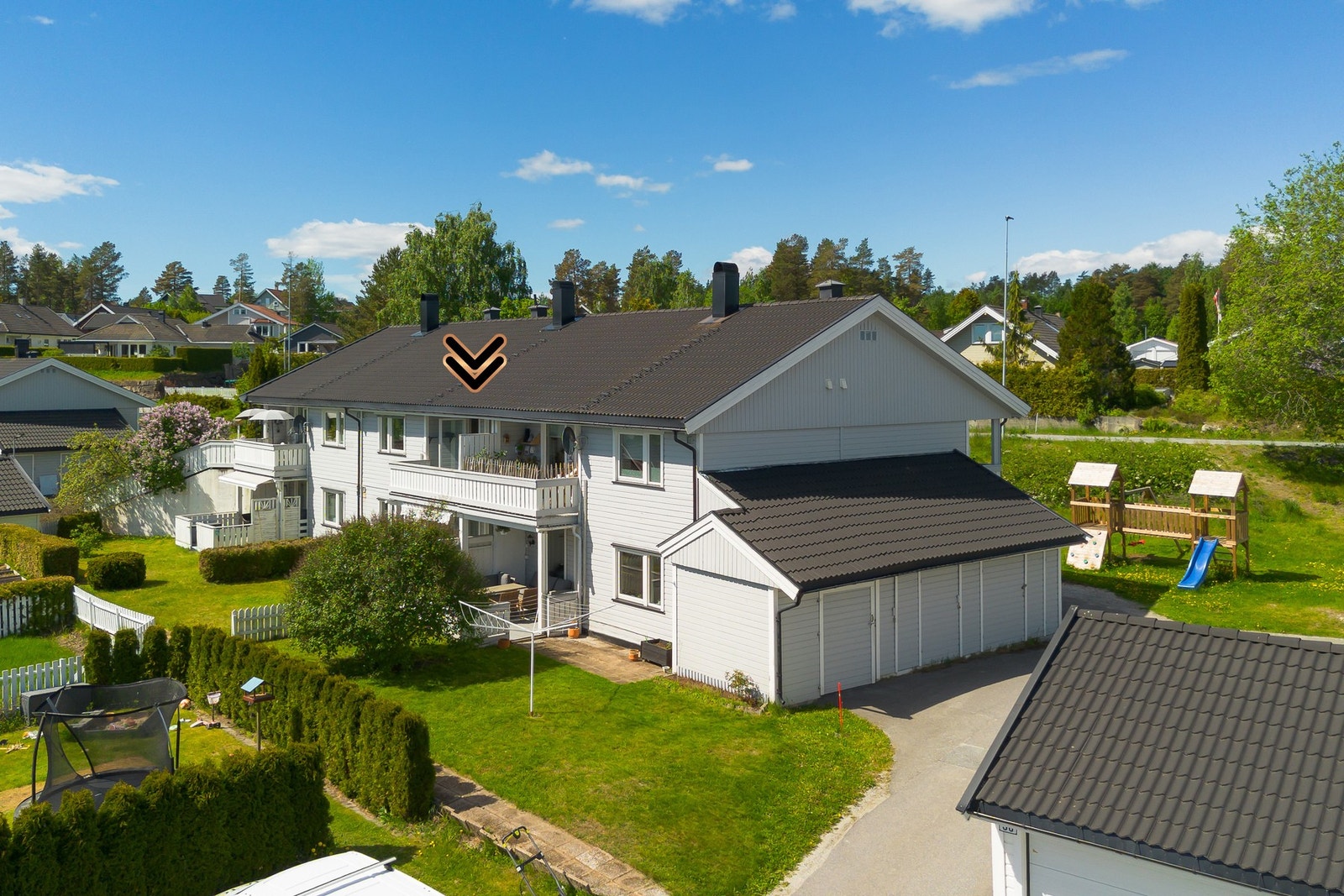 Leiligheten ligger i et barnevennlig, naturskjønt og attraktivt boligområde på Ormåsen, ca. 6 km fra Vestfossen sentrum i Øvre Eiker kommune. Galleribilde