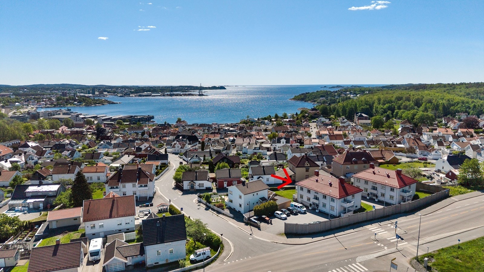 Leiligheten ligger høyt og fritt med utsikt over Larviksfjorden. Galleribilde