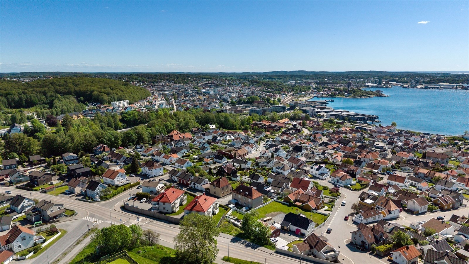 Området har nærhet til både sentrum og turområder som Bøkeskogen. Galleribilde