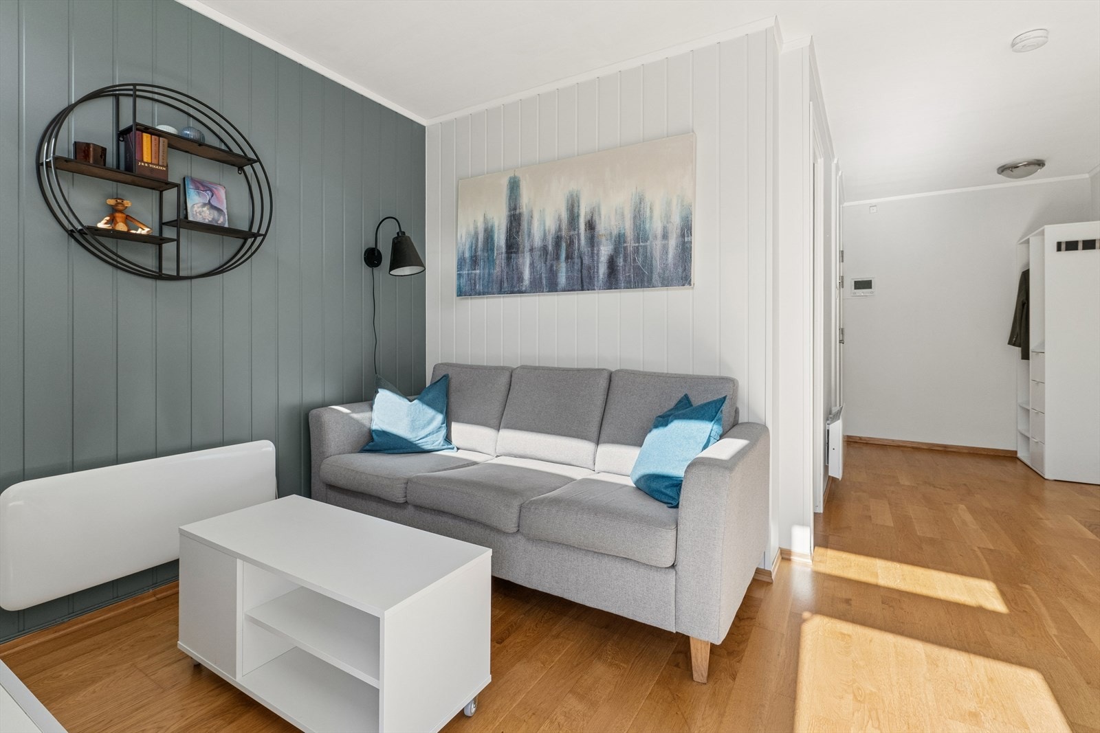 Her er det plass til sofa og sofabord. Galleribilde