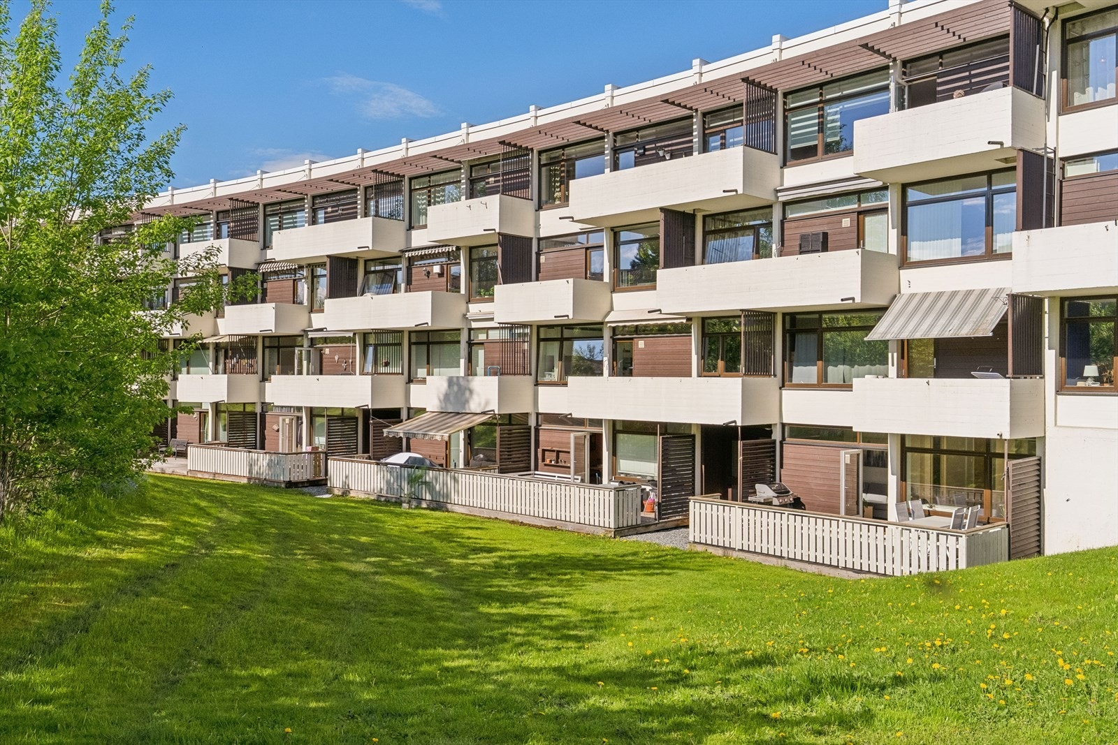 Leiligheten har en god intern beliggenhet, gode solforhold og hyggelig utsyn over fellesarealer. Galleribilde