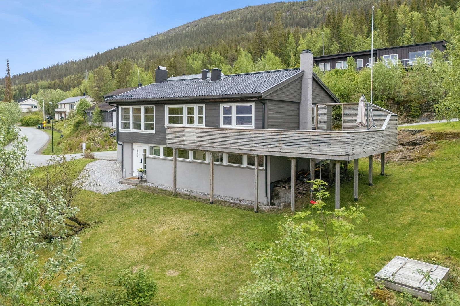 Eiendommen ligger i et etablert og rolig boligområde. Galleribilde