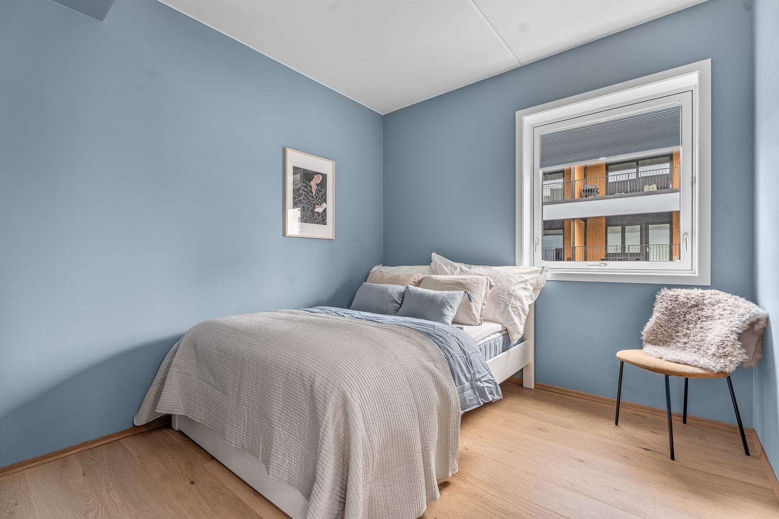Det andre soverommet er på 8,2 m² og egner seg godt som barnerom, kontor eller gjesterom Galleribilde