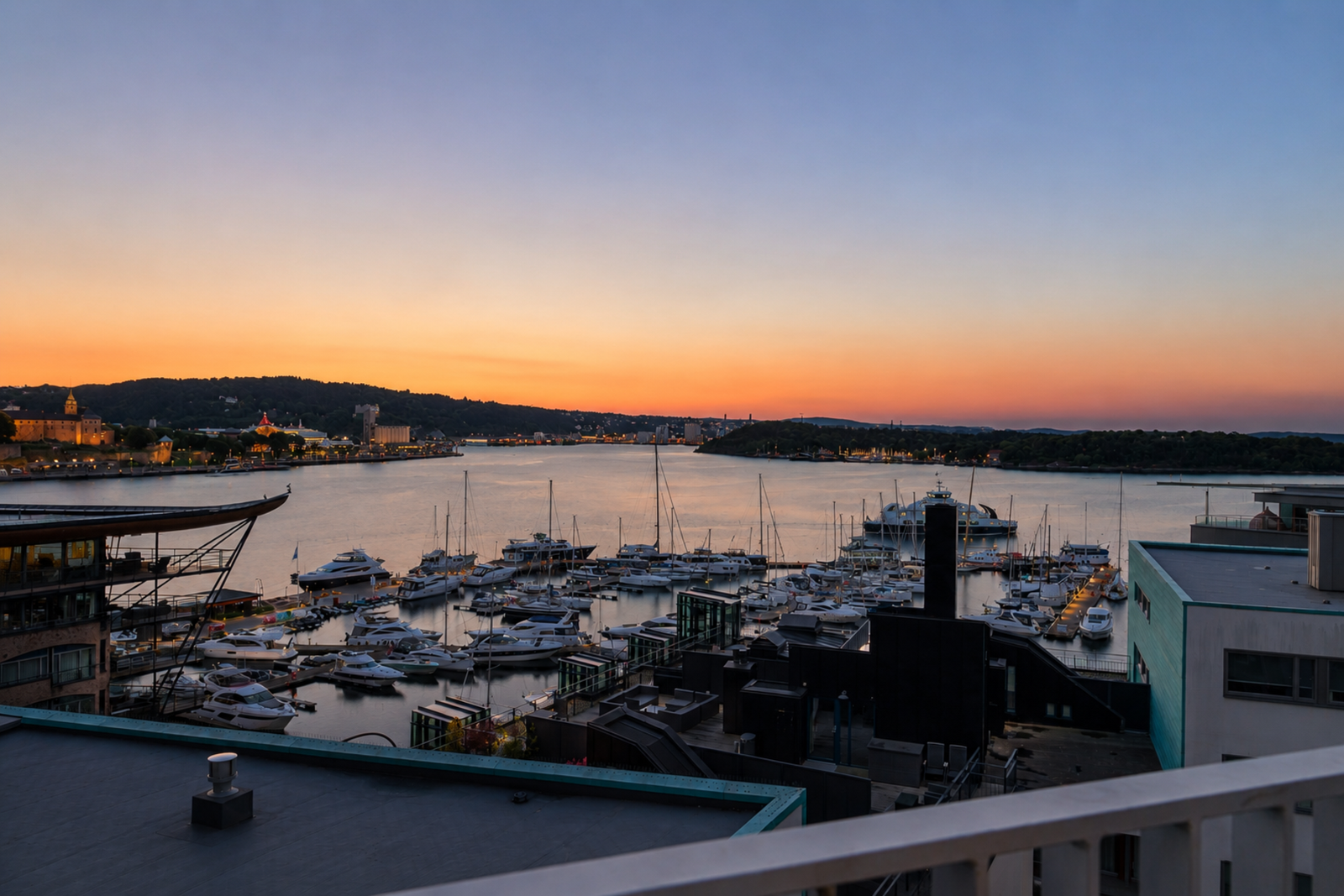 Illustrasjon/stemningsbilde - utsikt fra sameiets takterrasse mot fjorden og marinaen. Bildet er bearbeidet Galleribilde