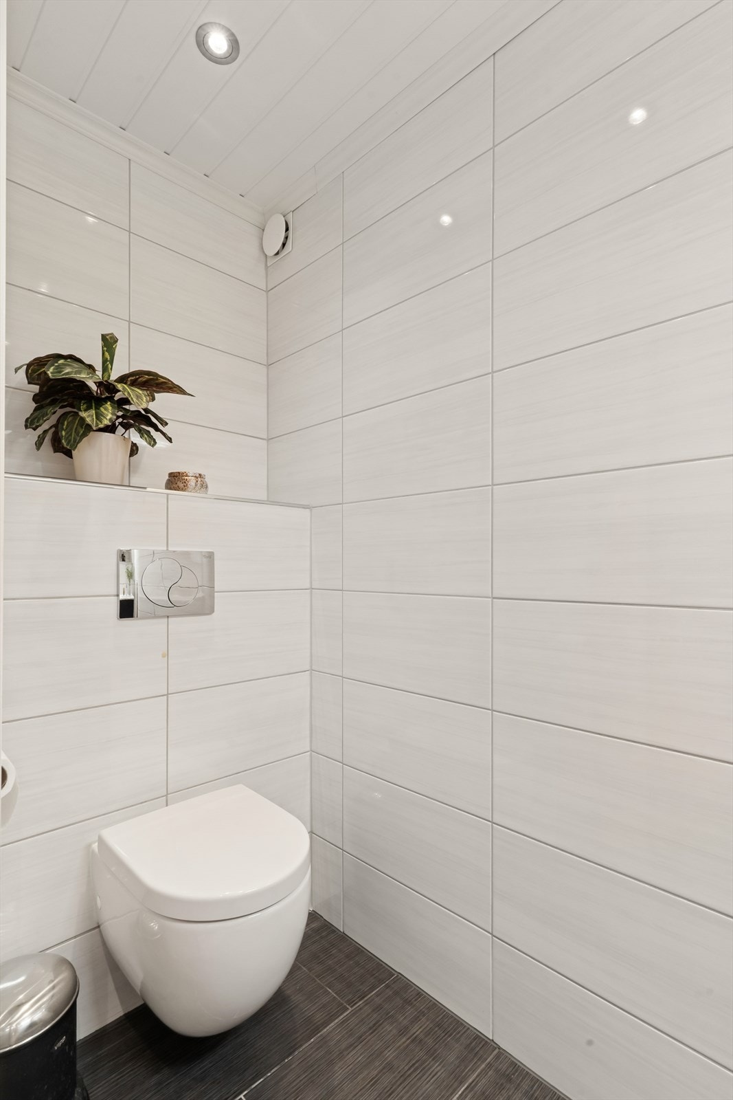 Gjestetoalett med vask i 1.u.etg. Galleribilde